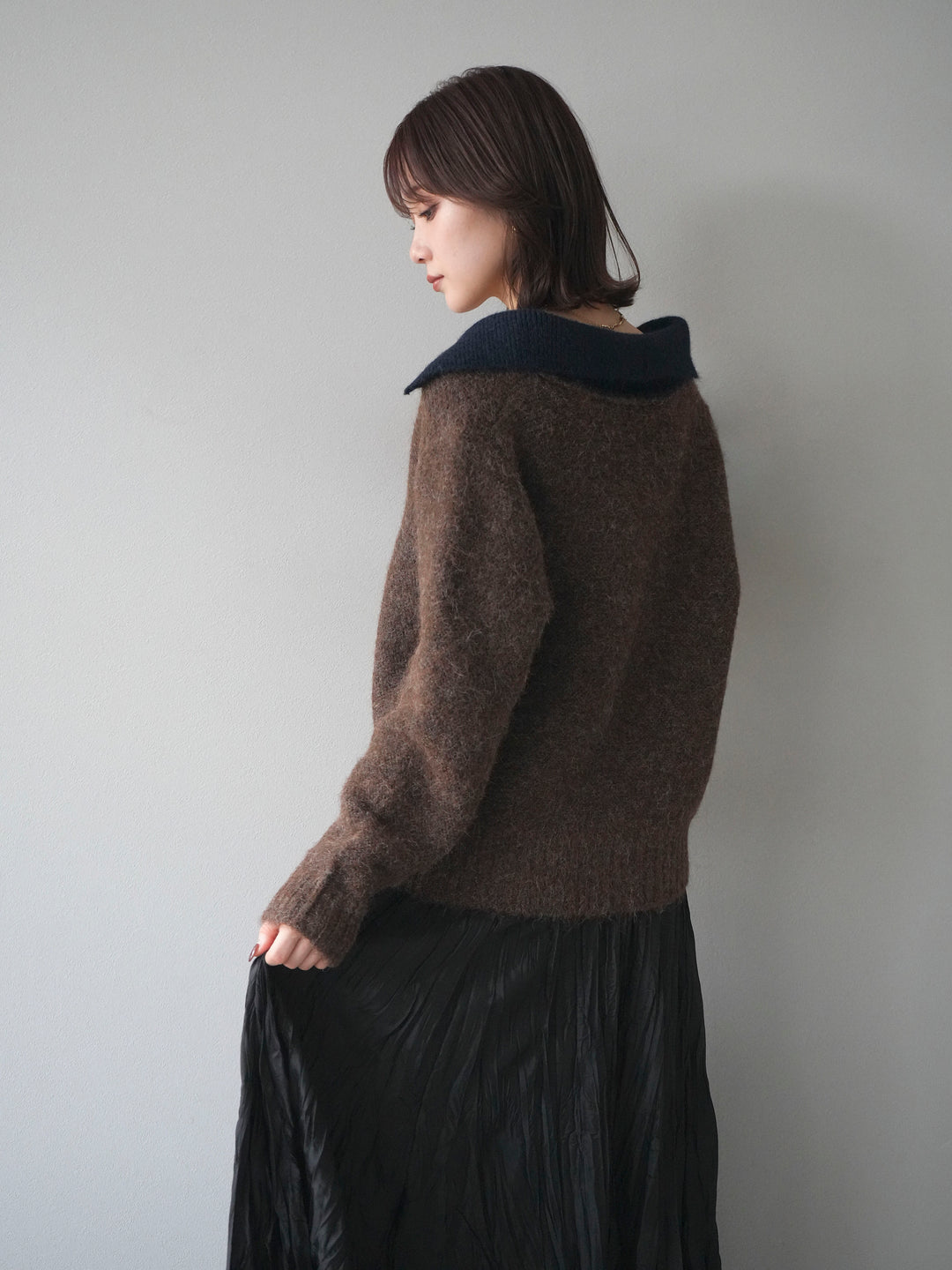 [予約]バイカラー襟付きニットプルオーバー/brown