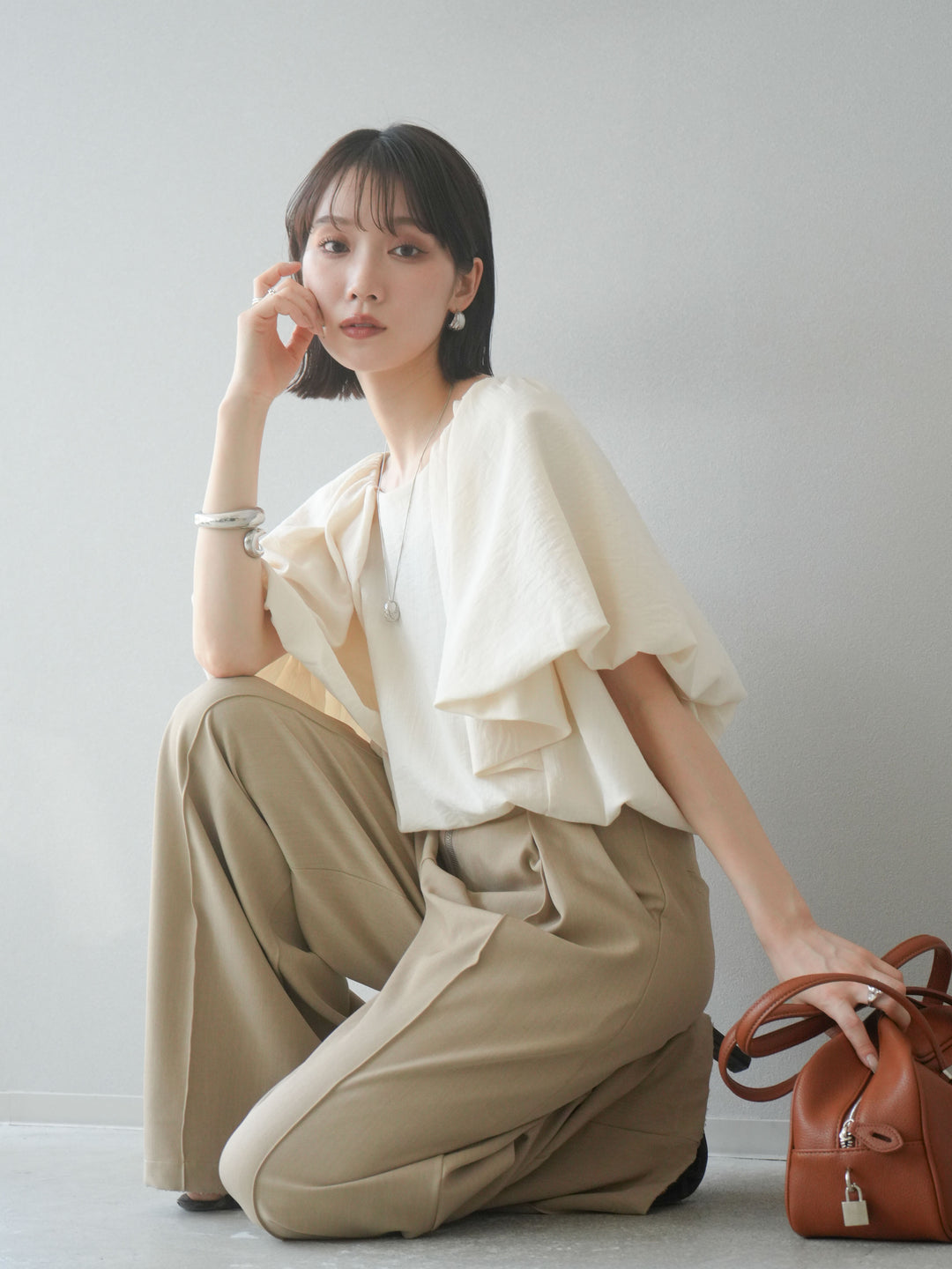 [SET] 燈籠袖褶襉設計上衣 + 拉鍊褶襉寬褲 (2 套)