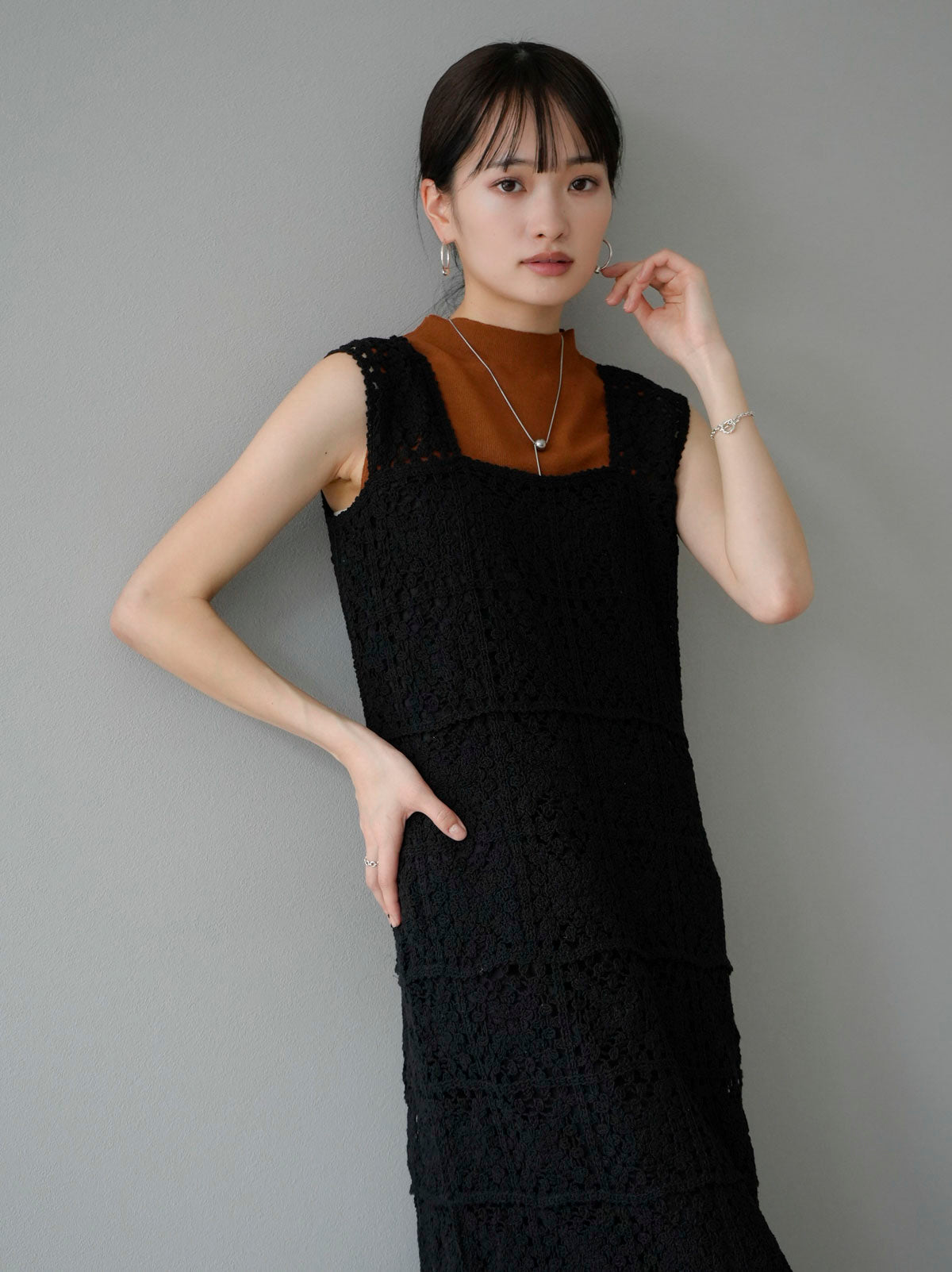 ファッションlumier クロシェ編みノースリーブワンピース/ブラック