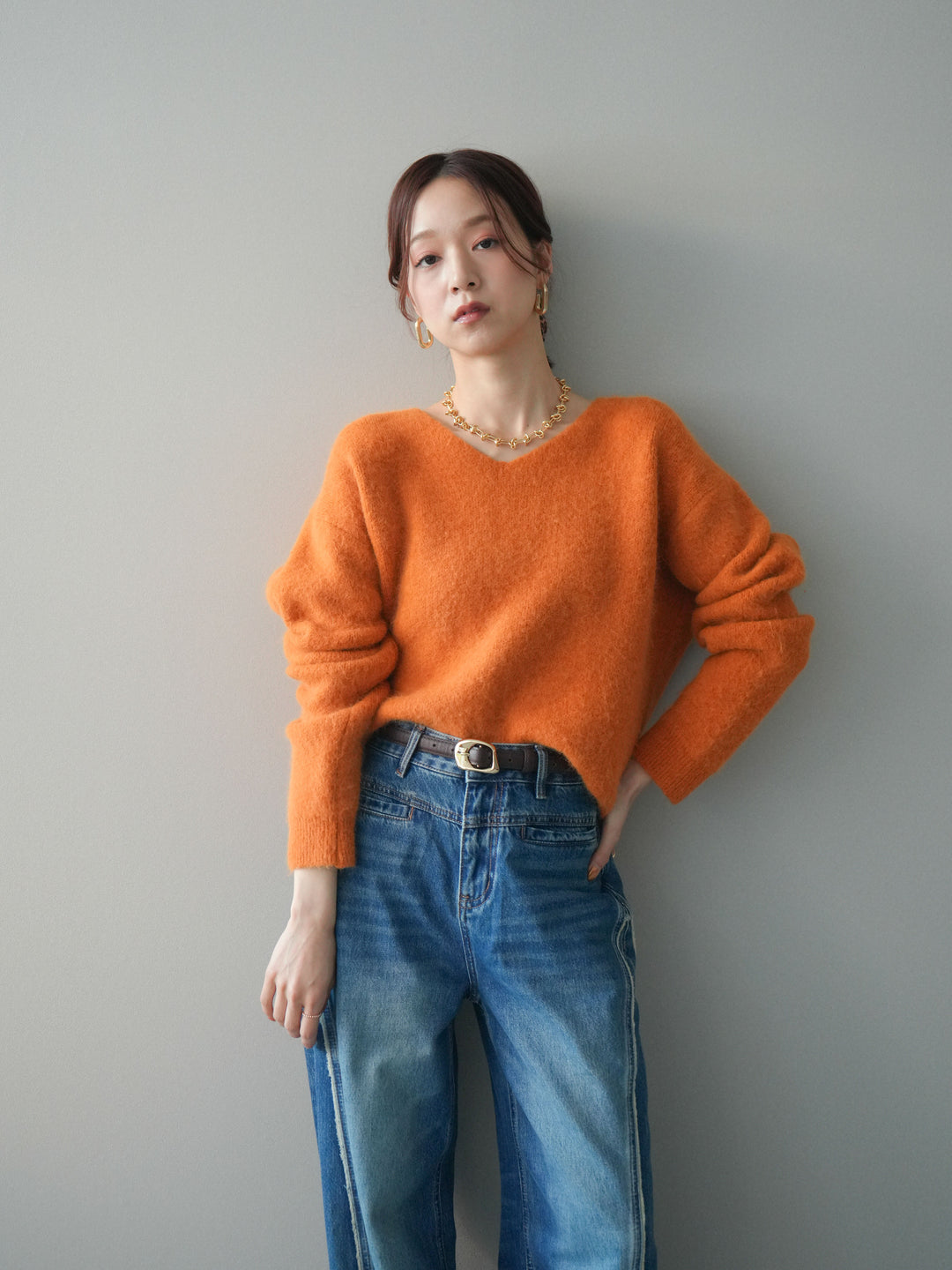 [SET]シュシュ付きアンゴラタッチVネックニットプルオーバー+サイドフリンジワイドデニムパンツ(2set)