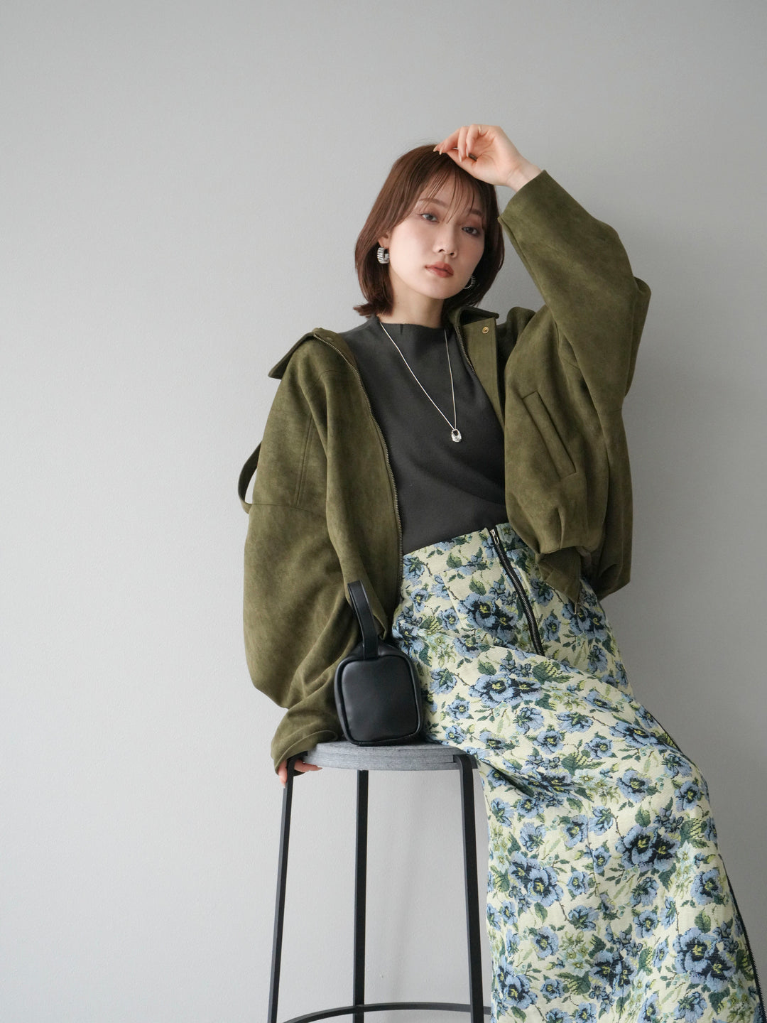 [套裝] 麂皮外套 + 小領法式針織上衣 + 哥布蘭前拉鍊緊身裙（3 套）