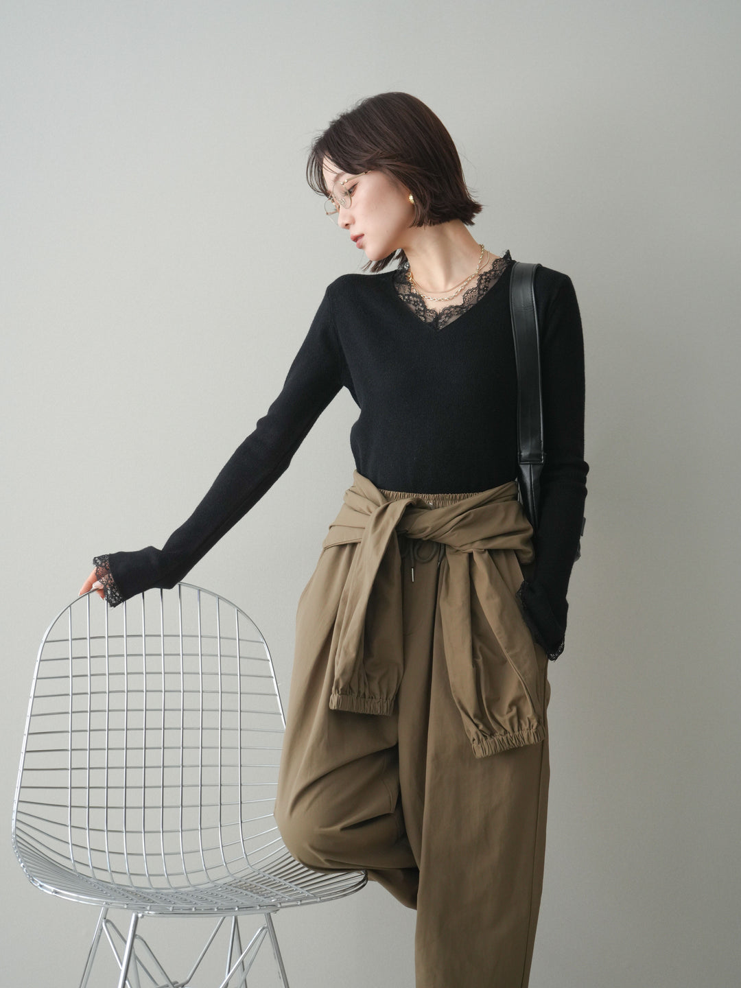 [予約]レースドッキングVネックニットトップス/black