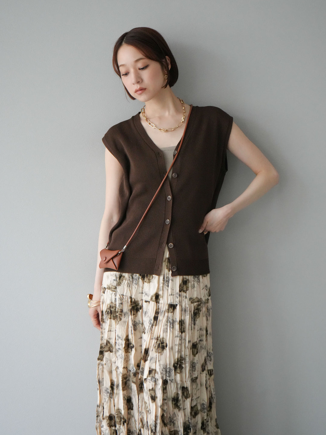 [SET] V領人造絲針織背心+花邊長裙（2件組）