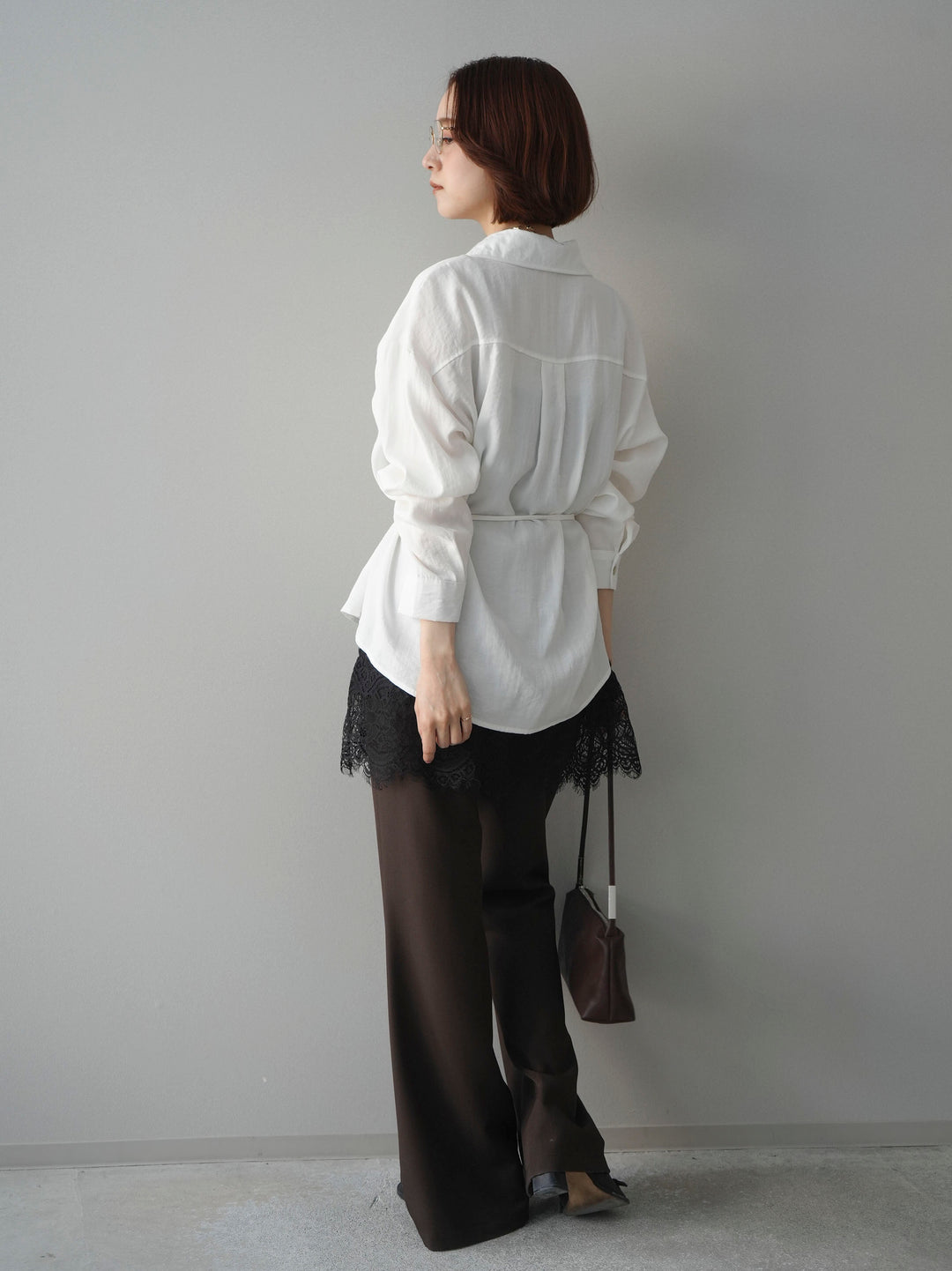 [SET]Vネック変形ラインシャツ+レーストリムキャミソール+センターシームフレアパンツ(3set)