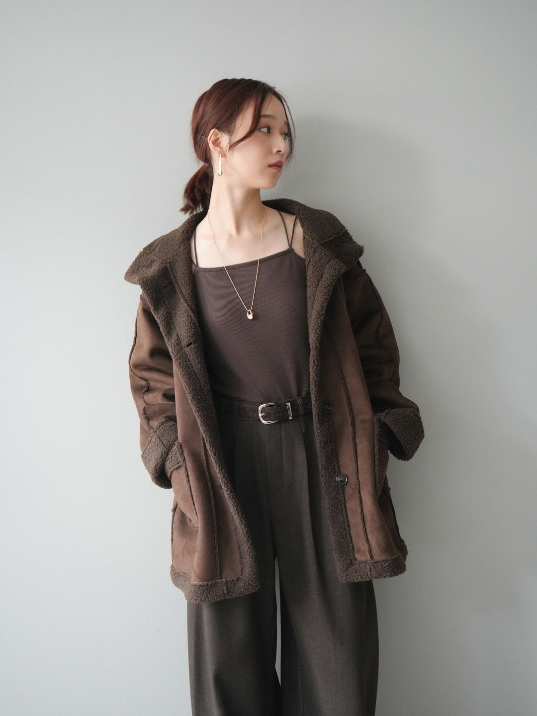 [SET]スタンドネックフェイクムートンミディアムコート+アニマル柄ベルト付きウールタッチワイドパンツ(2set)