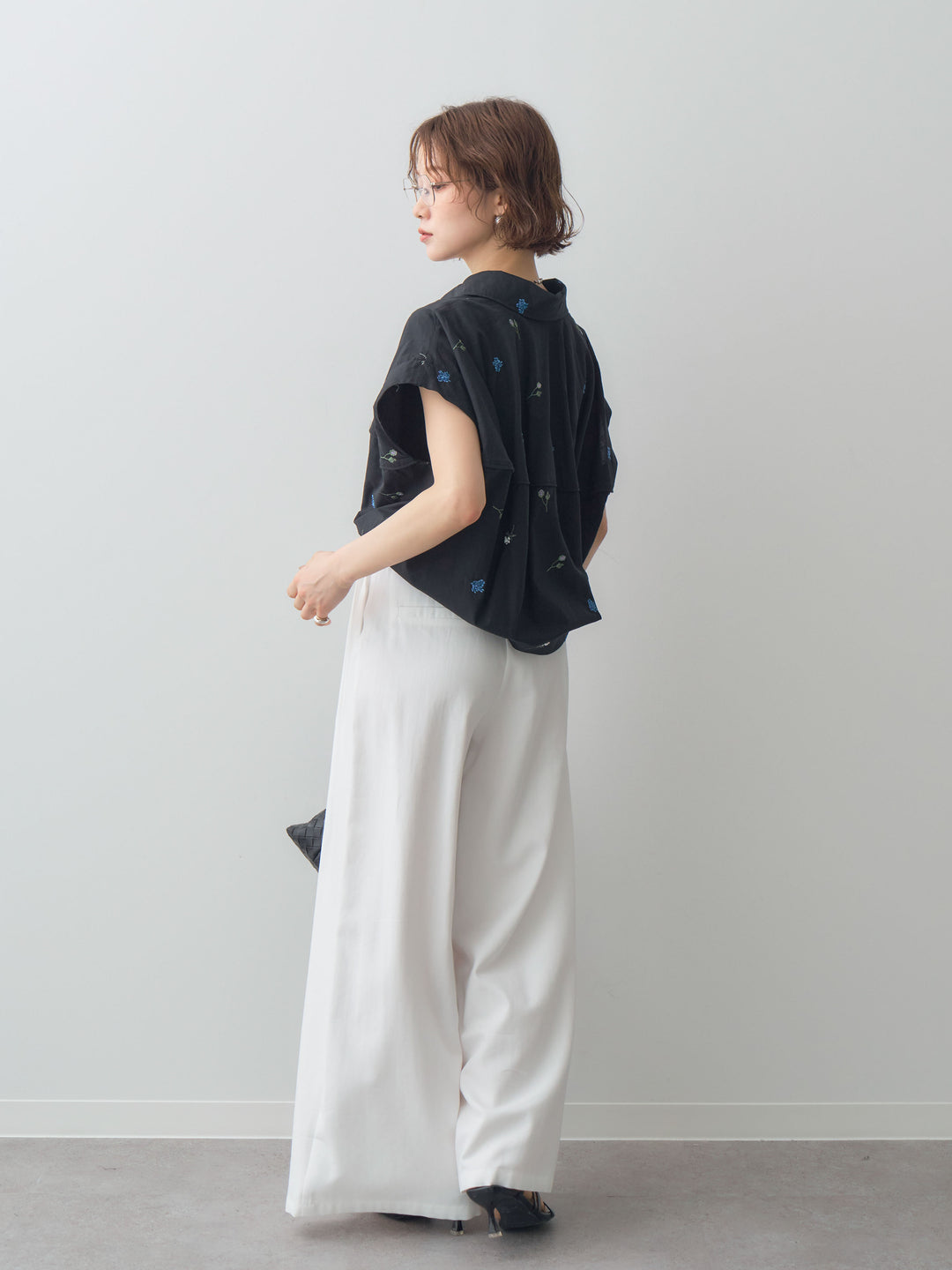 【套裝】花卉刺繡燈籠無袖襯衫+腰帶設計環扣闊腿褲（兩件套）