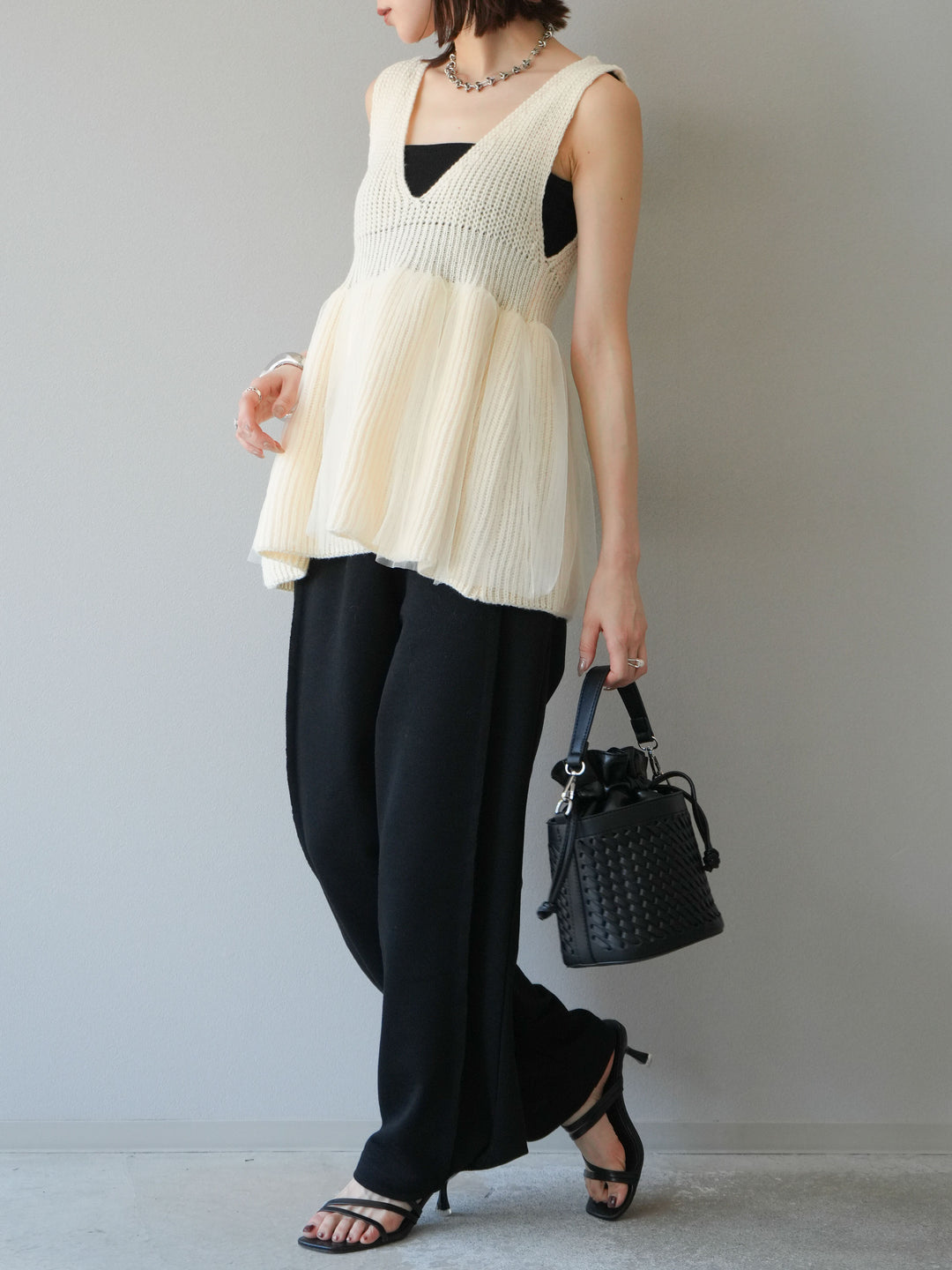 [SET] 薄紗層疊荷葉邊針織背心 + 兩用設計運動褲（2 件組）