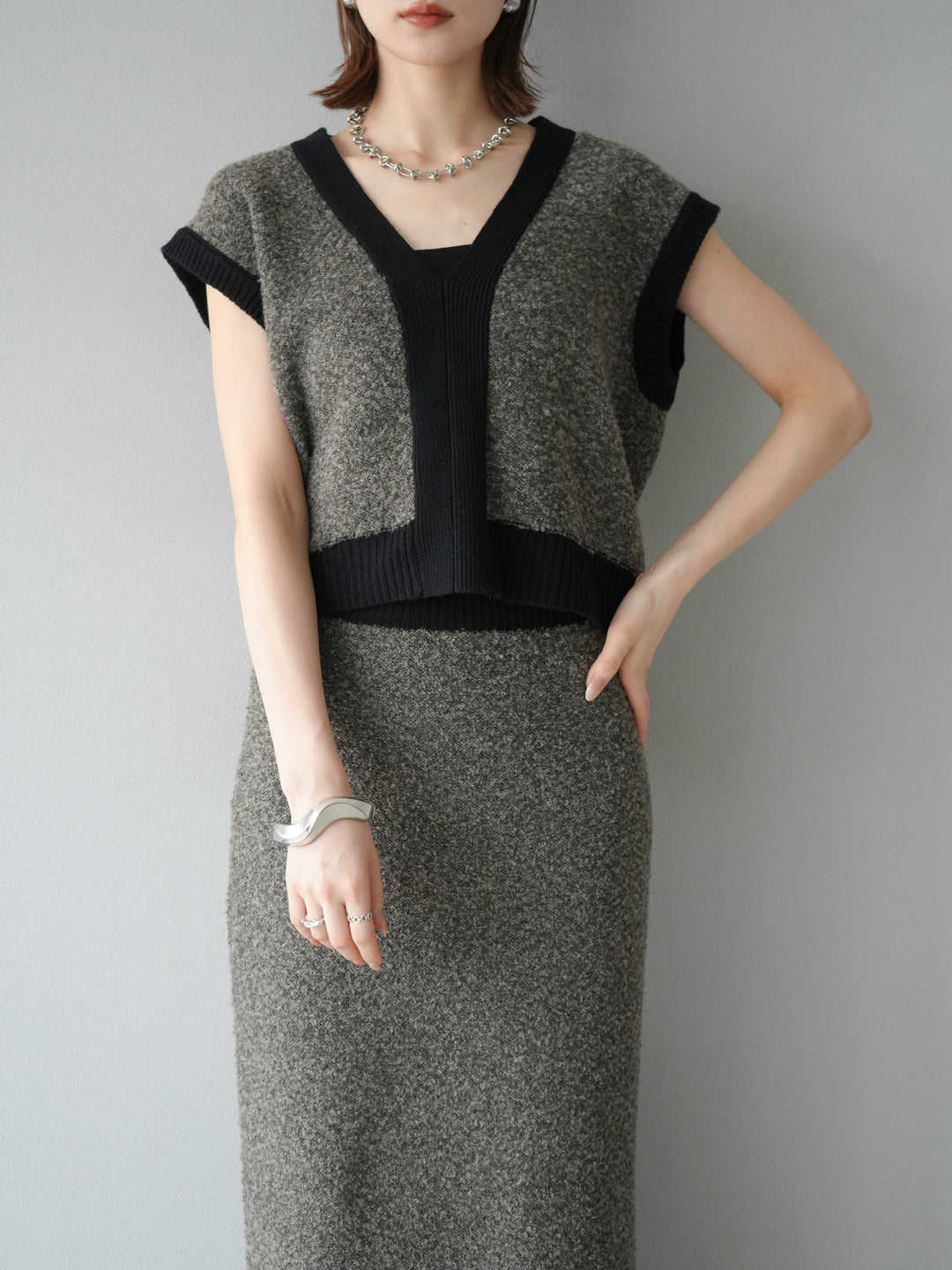 [予約]ブークレバイカラーニットベスト/チャコール