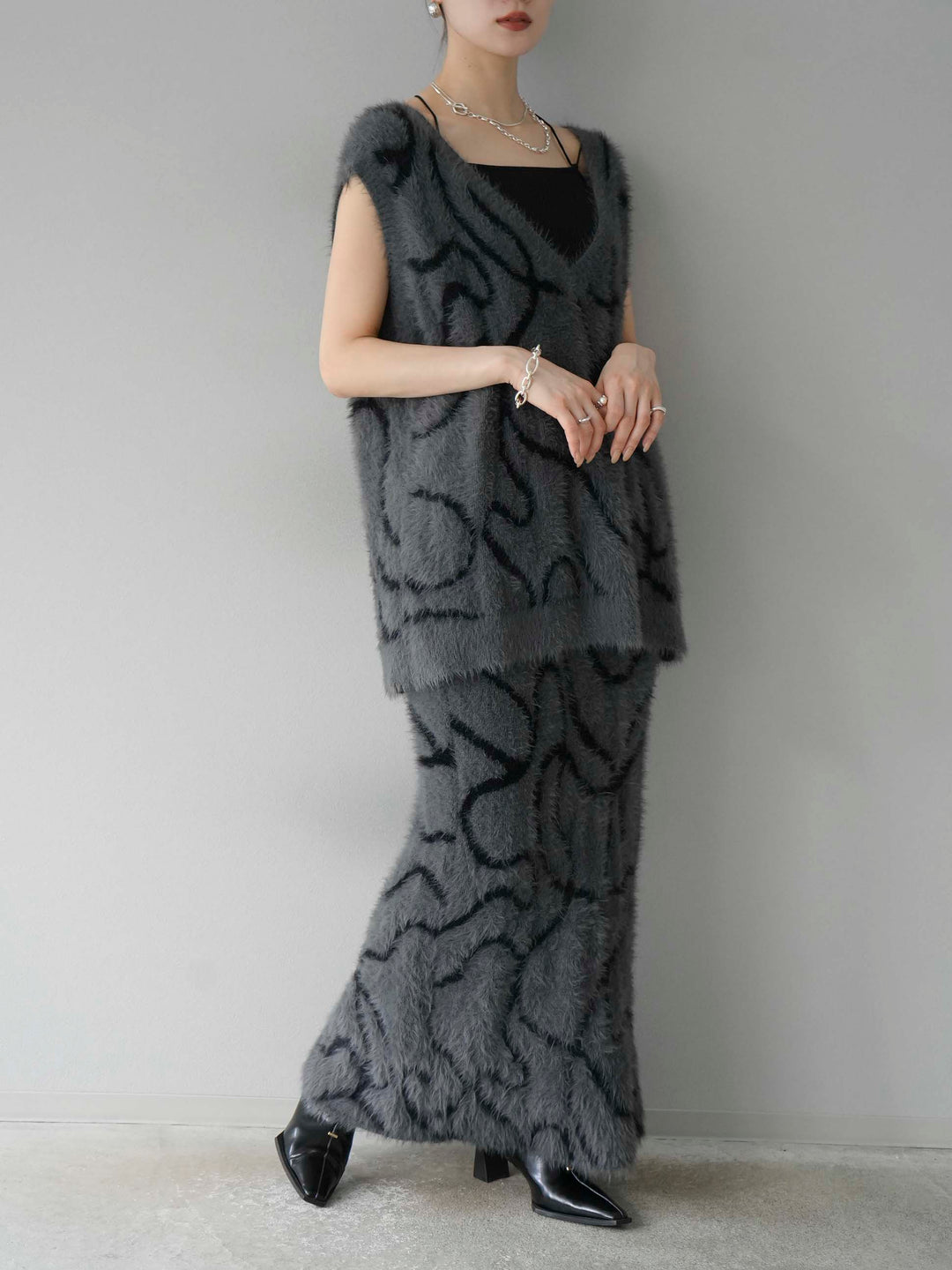 [SET] 線狀毛絨針織背心 + 線狀毛絨針織裙 (2套)