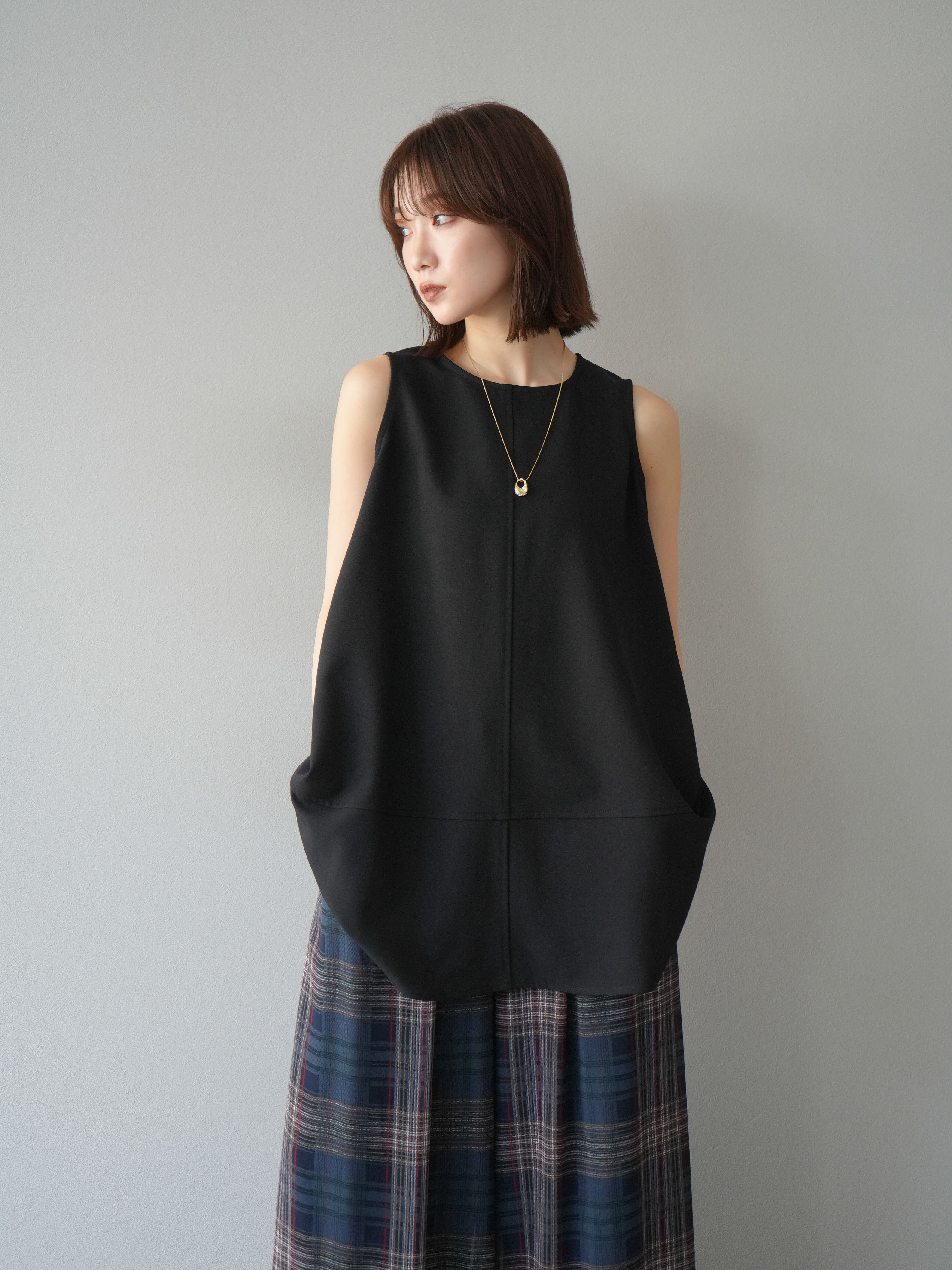 予約]フレアノースリーチュニック/ブラック – Lumier