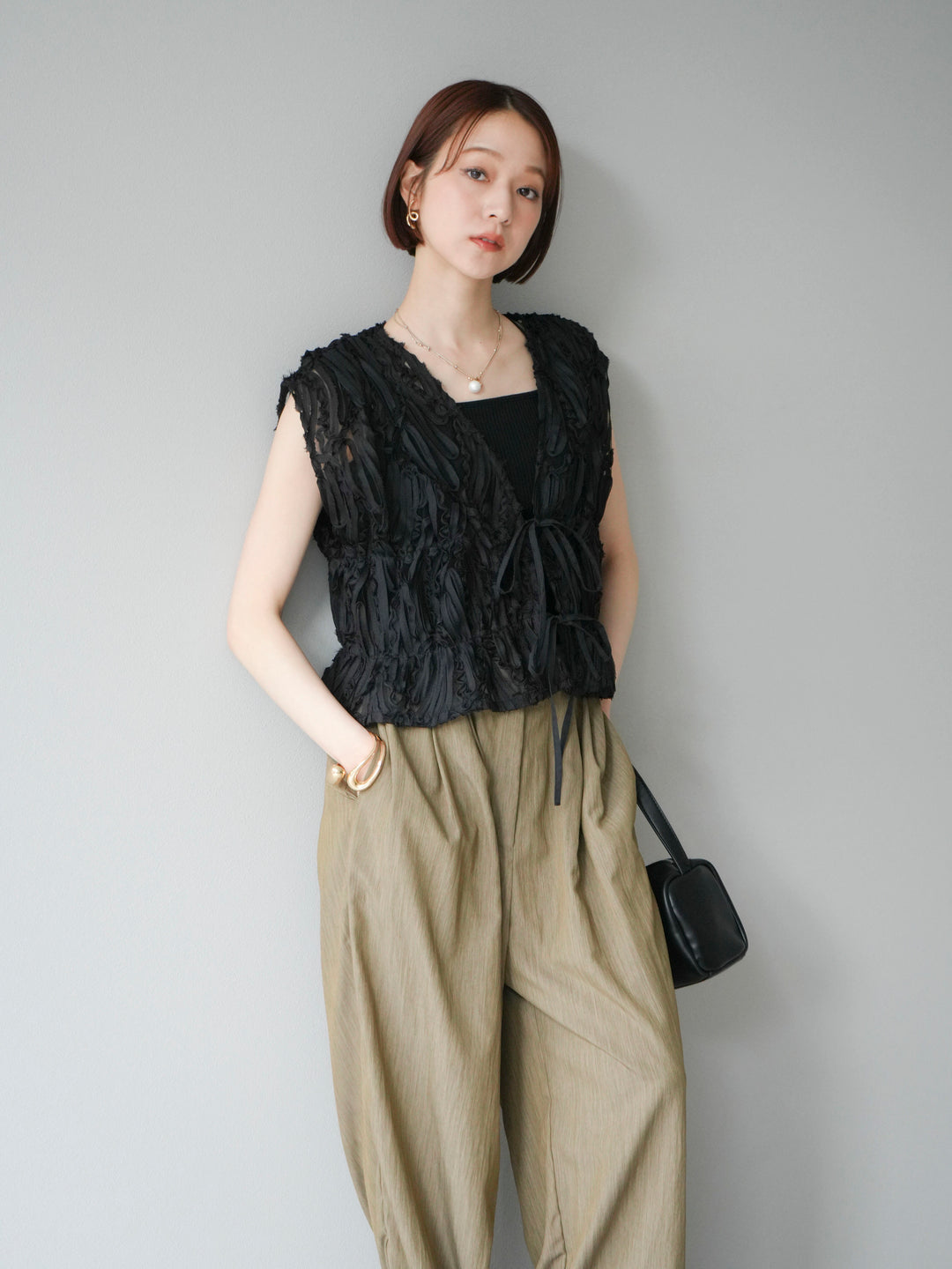 [SET] 提花蕾絲蝴蝶結上衣+麻質下擺迴力寬褲（2件套）