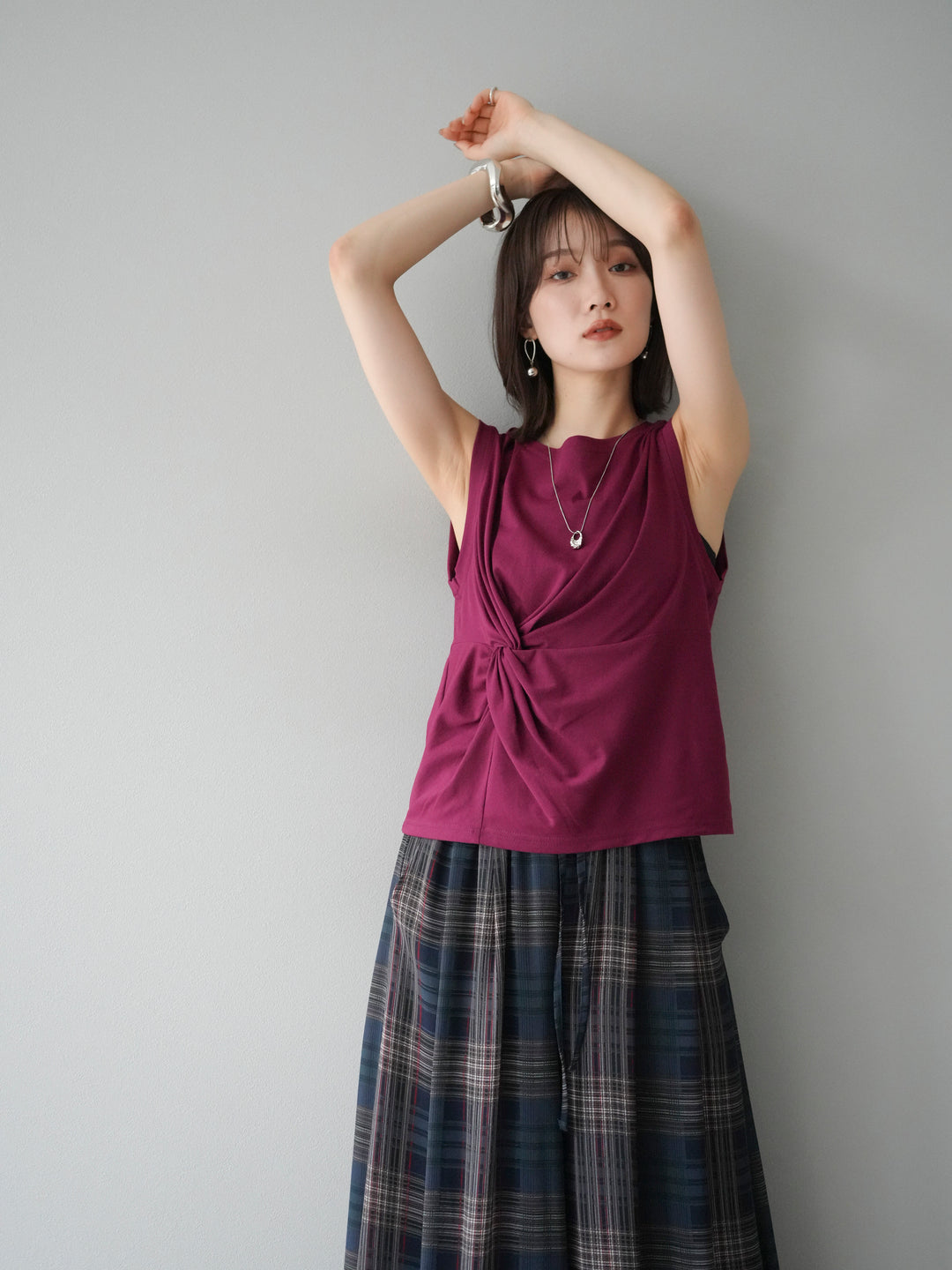 [予約]フロントツイストノースリーカットソー/ボルドー