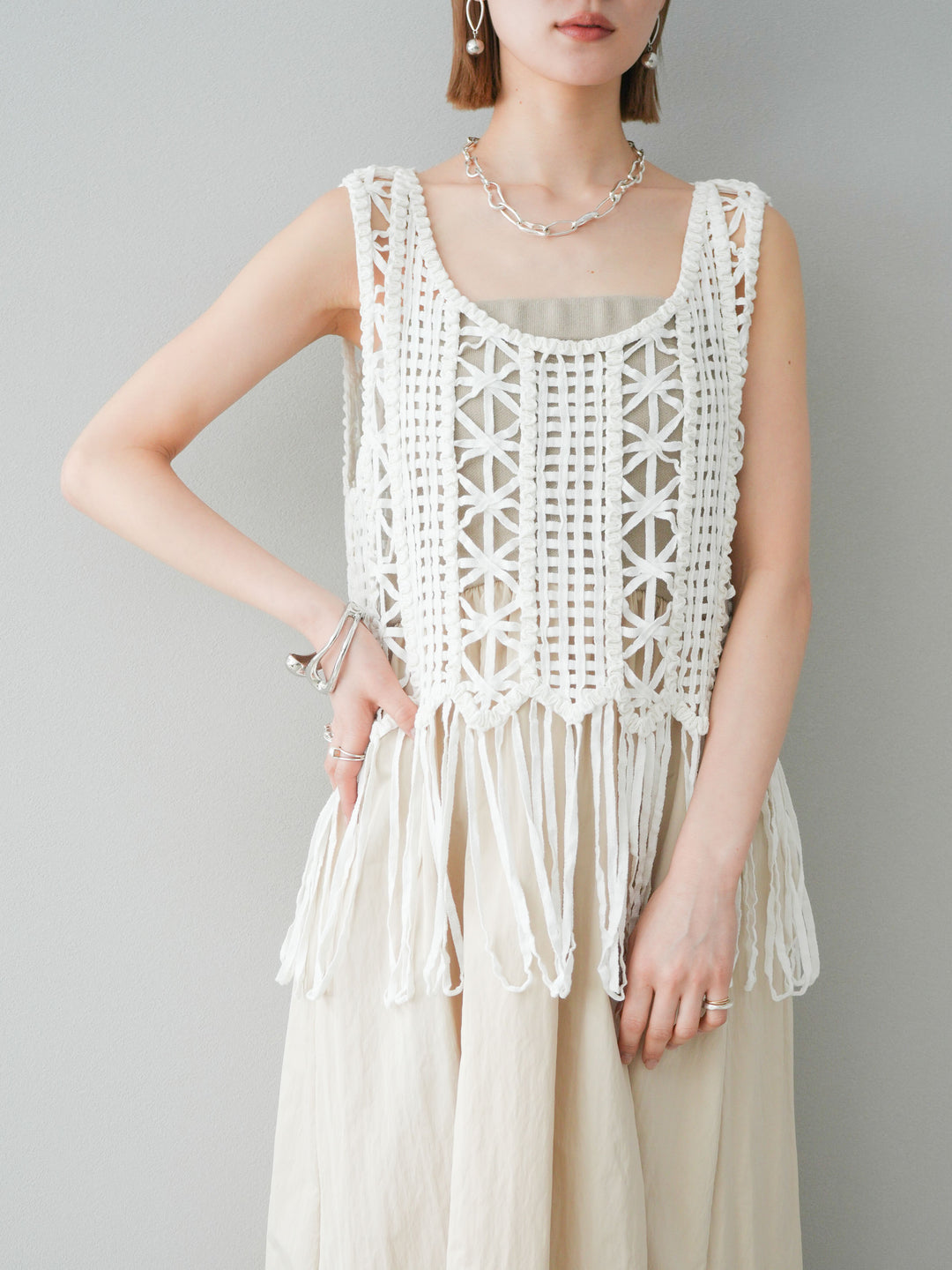 [予約]クロシェフリンジノースリーブトップス/アイボリー