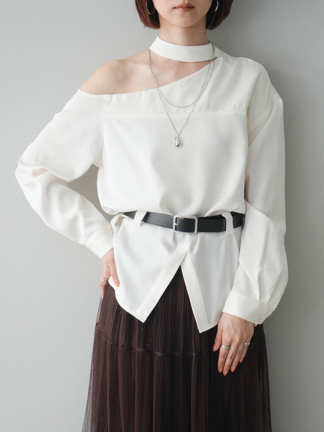 [SET]ベルト付ワンショルダースリットブラウス+ベルト付ワンショルダースリットブラウス(2set)