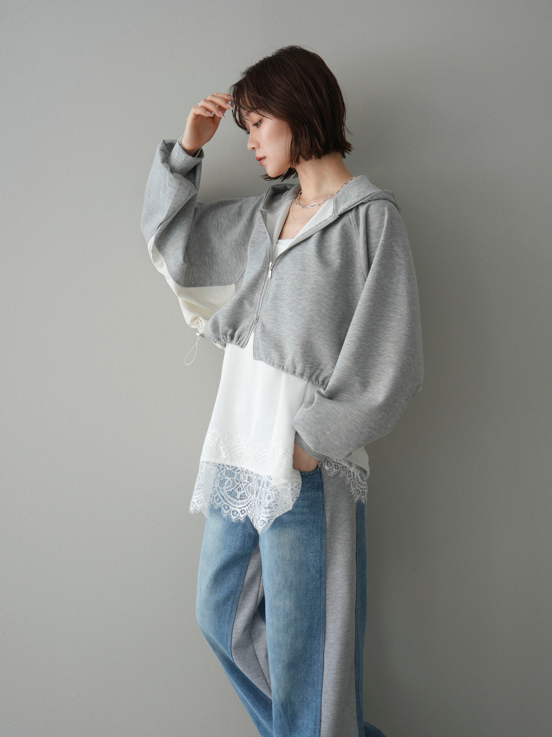 [予約]バイカラー異素材ライトポンチクロップドZIPフーディー/gray