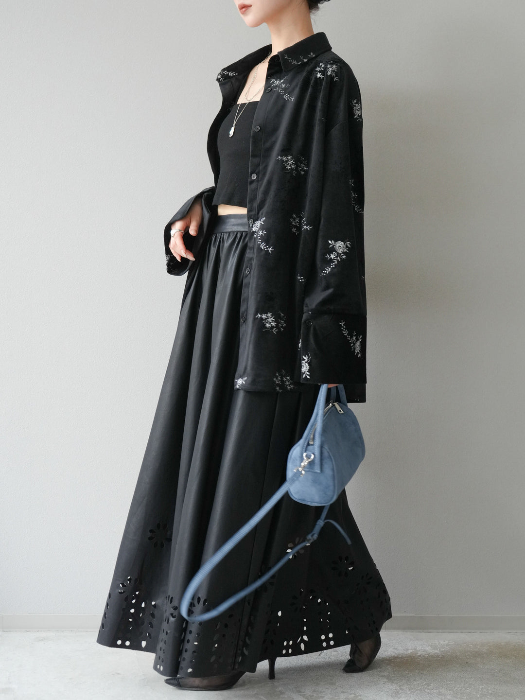 [予約]フラワーパンチングレザースカート/ブラック