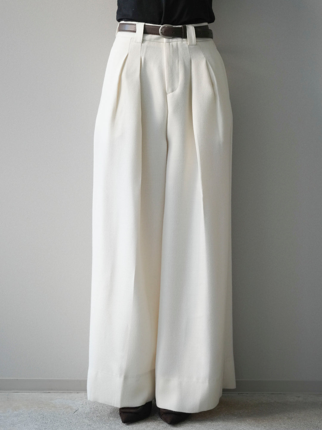 [予約]ウールタッチベルト付ワイドパンツ/offwhite