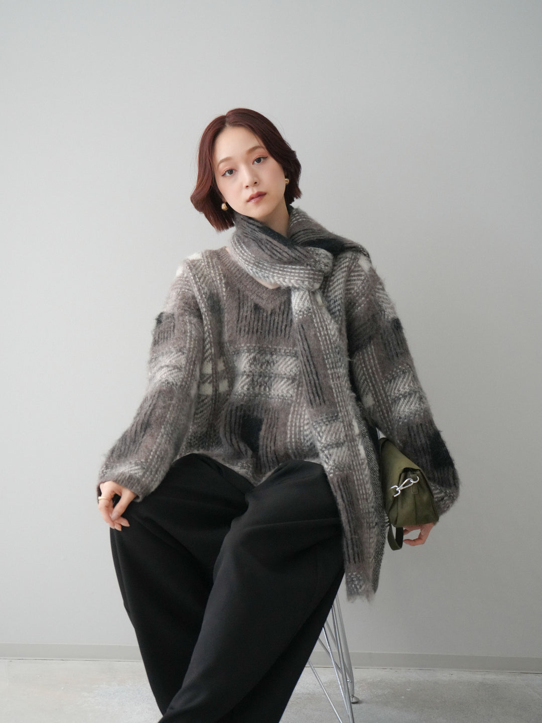 [予約]ストール付シャギーチェックニットプルオーバー/brown