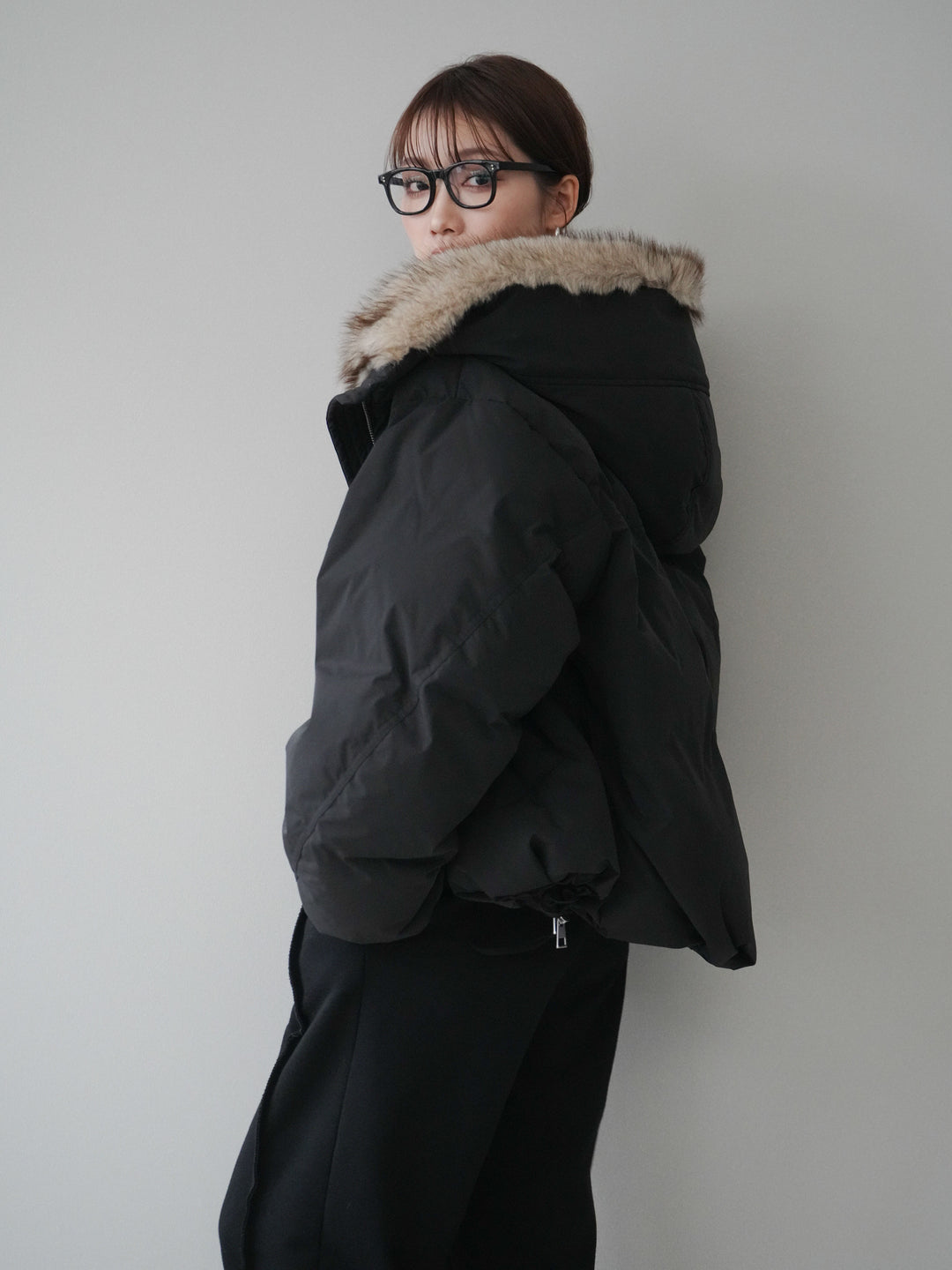 [予約]フードファーショートダウンコート/black
