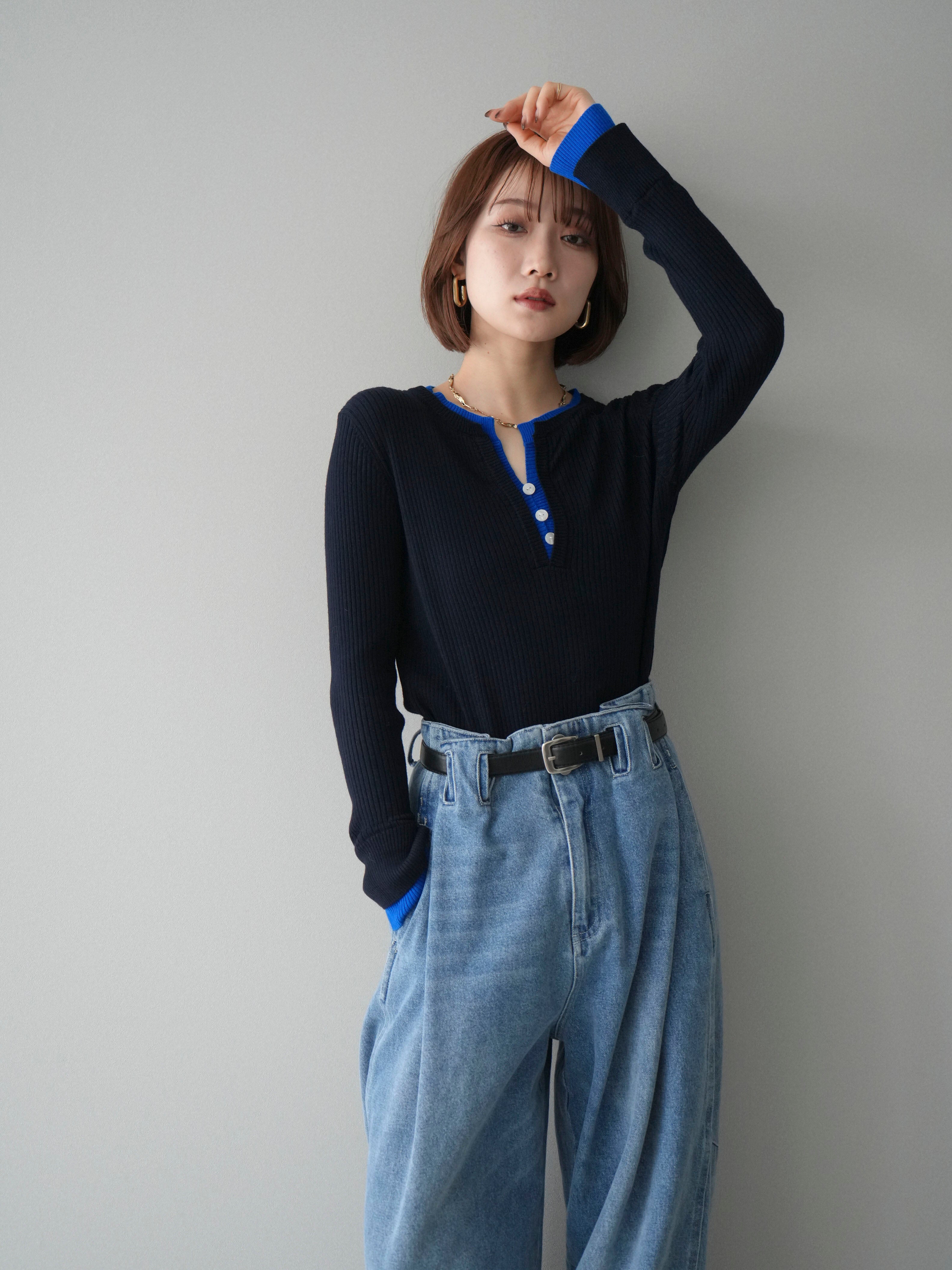予約]バイカラーキーネックリブニットトップス/blue – Lumier