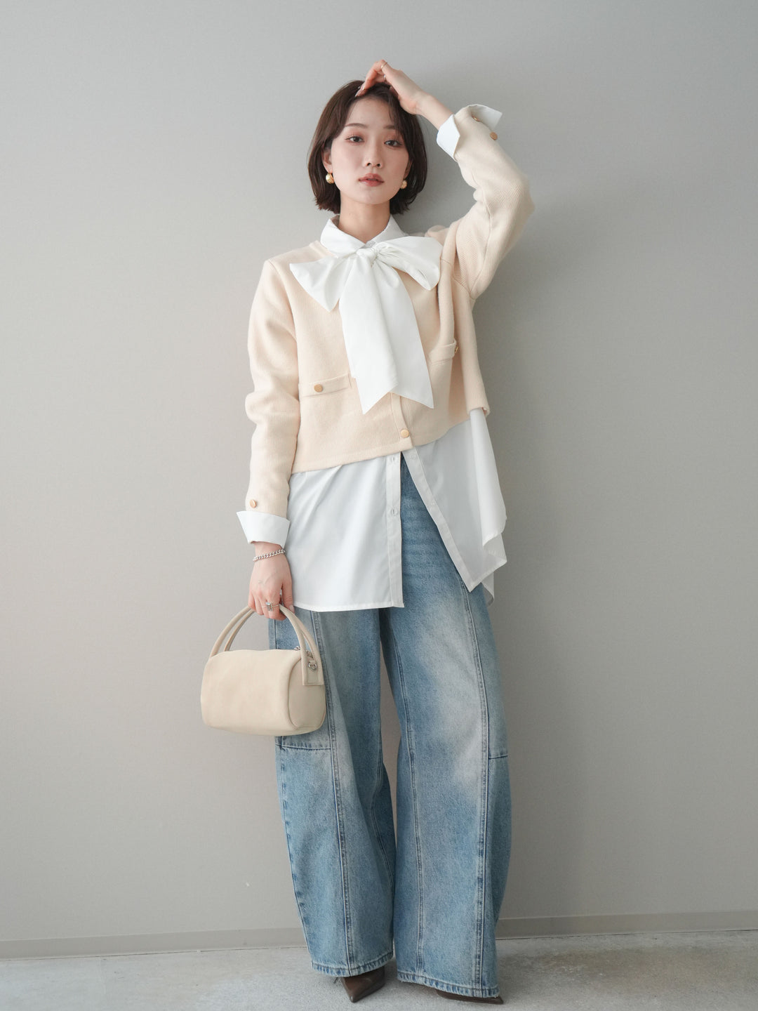 [SET]ゴールドボタンノーカラーニットジャケット+ボウタイ付オーバーシャツ+ガーメントウォッシュカーブデニムパンツ(3set)