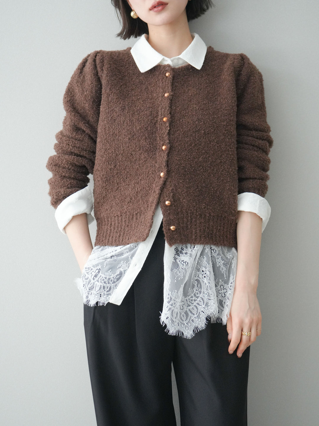 [SET]ゴールドボタンブークレニットカーディガン+総レースボリュームスリーブシャツ(2set)