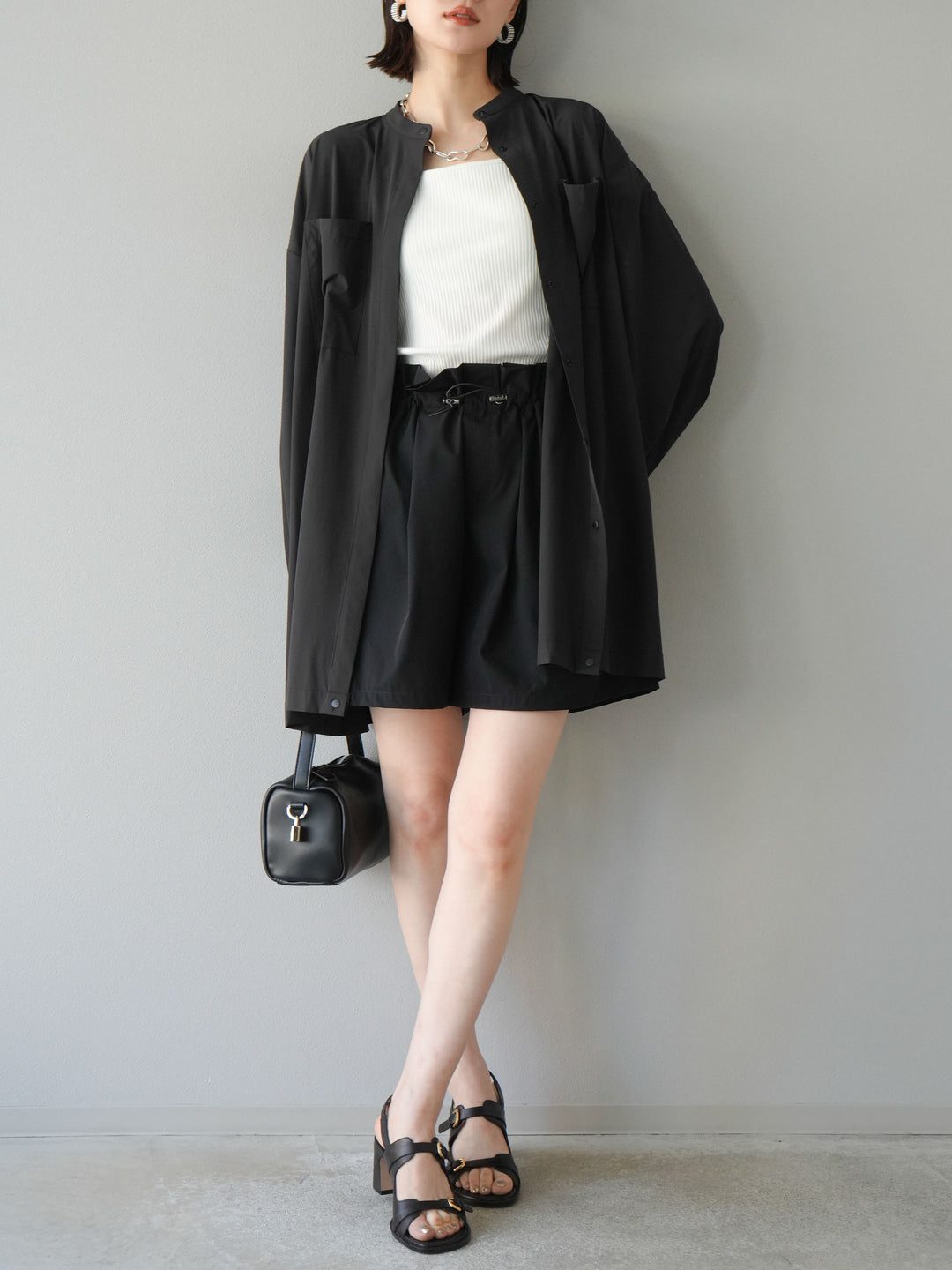 [預購] ICE TOUCH 荷葉邊褶皺短褲/黑色