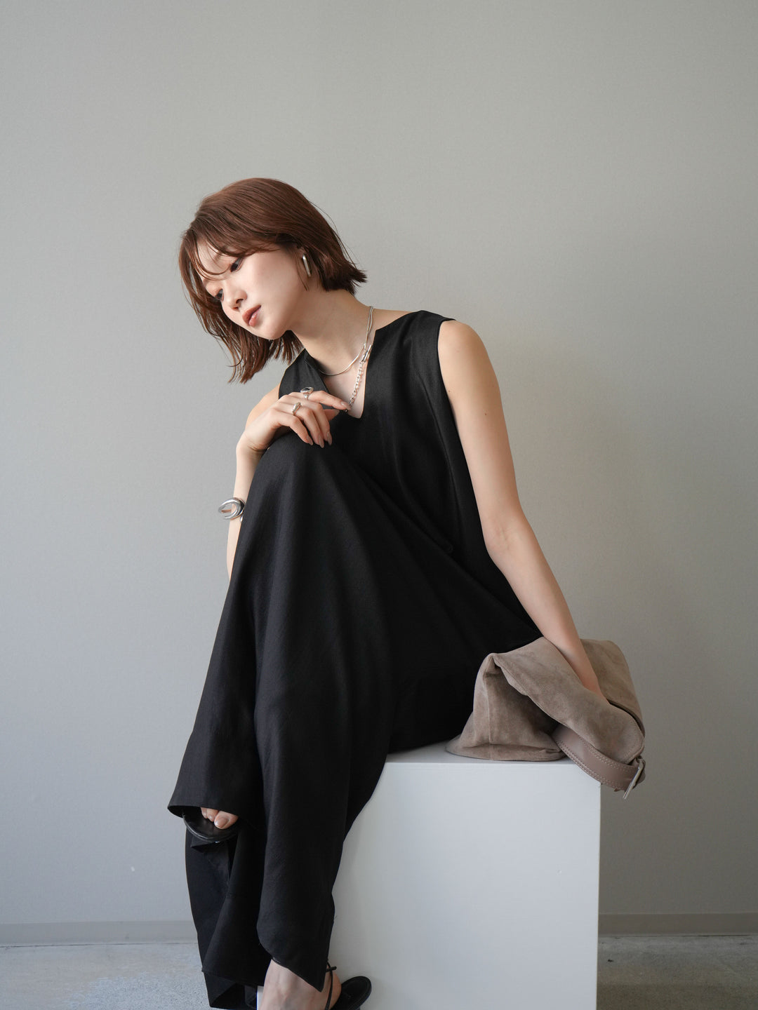 [予約]スキッパーフレアノースリーブワンピース/black
