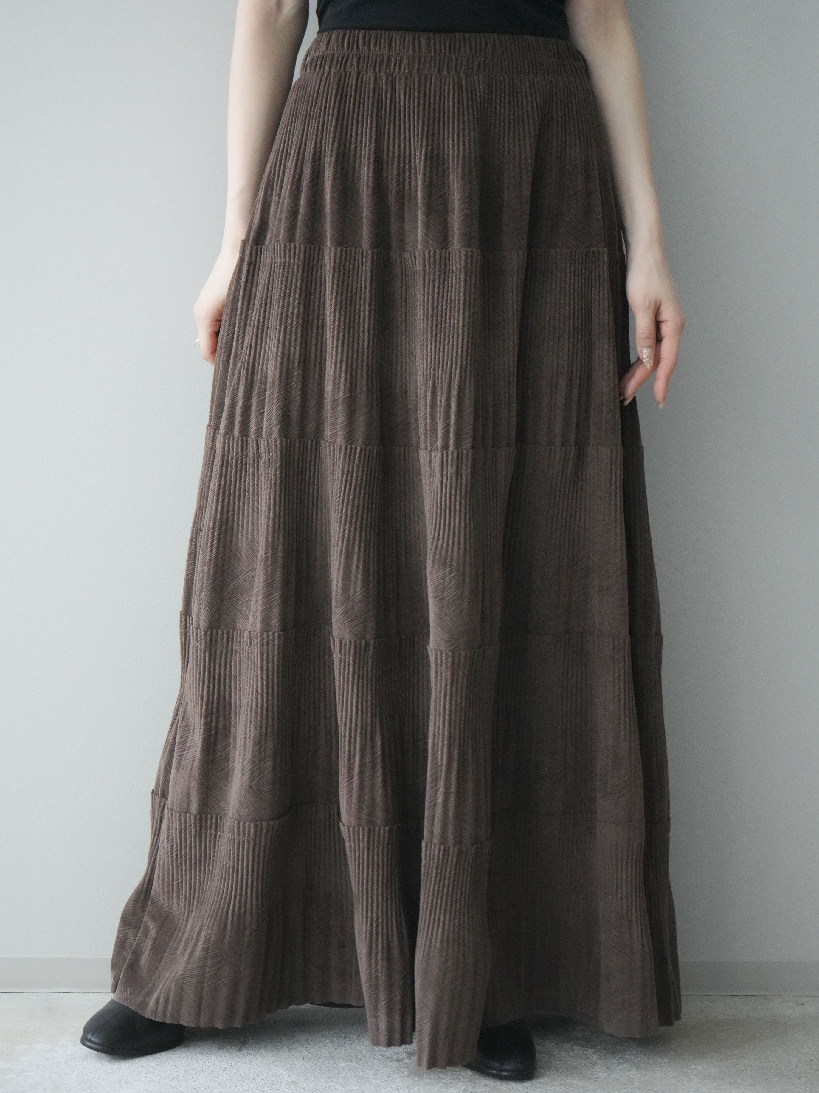 予約]型押しスエードティアードプリーツスカート/brown – Lumier