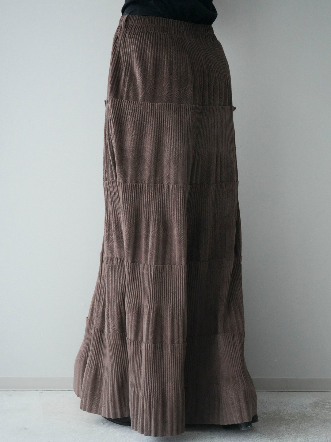 [予約]型押しスエードティアードプリーツスカート/brown