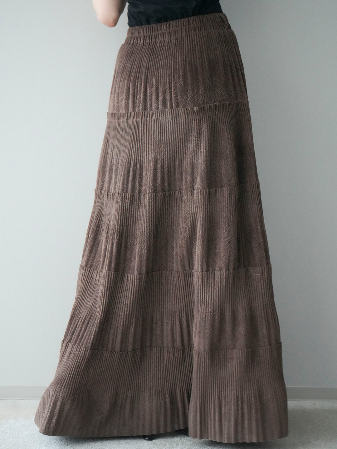 [予約]型押しスエードティアードプリーツスカート/brown