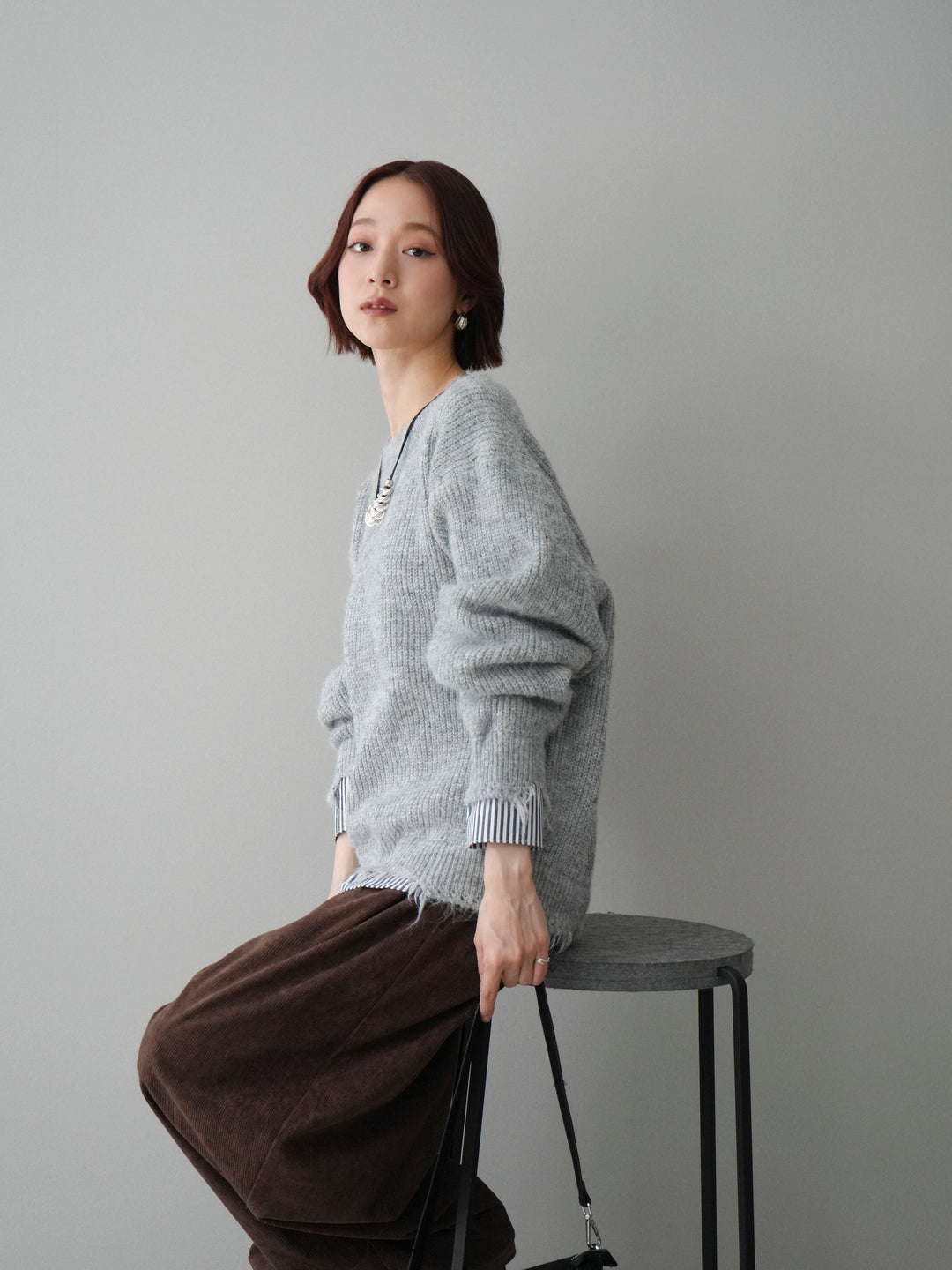 [SET]裾シャツレイヤードダメージニットプルオーバー+コーデュロイサイドタックコクーンパンツ(2set)