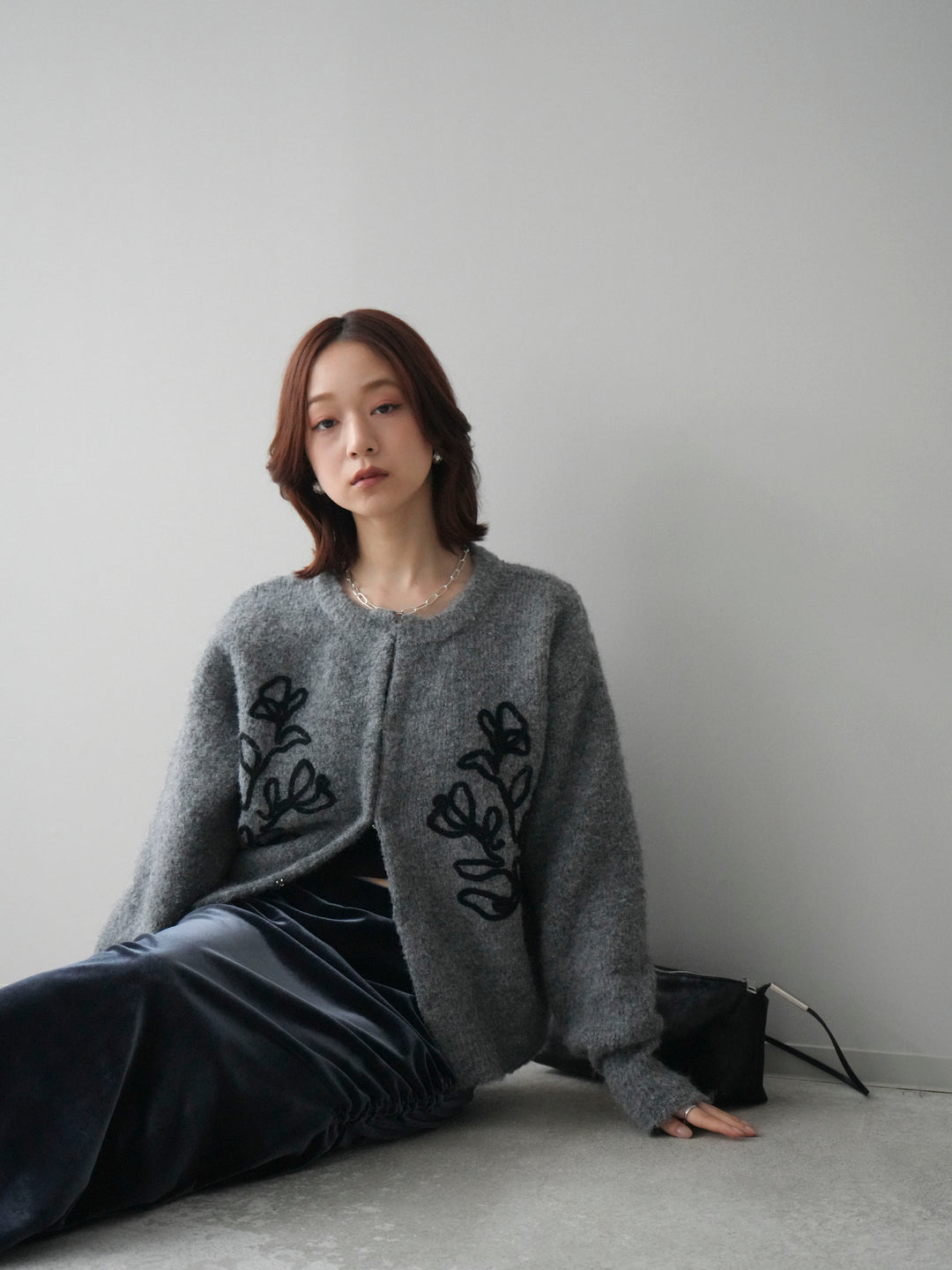 [SET]テープ刺繍ホック開きブークレニットカーディガン+選べるアクセセット(2set)