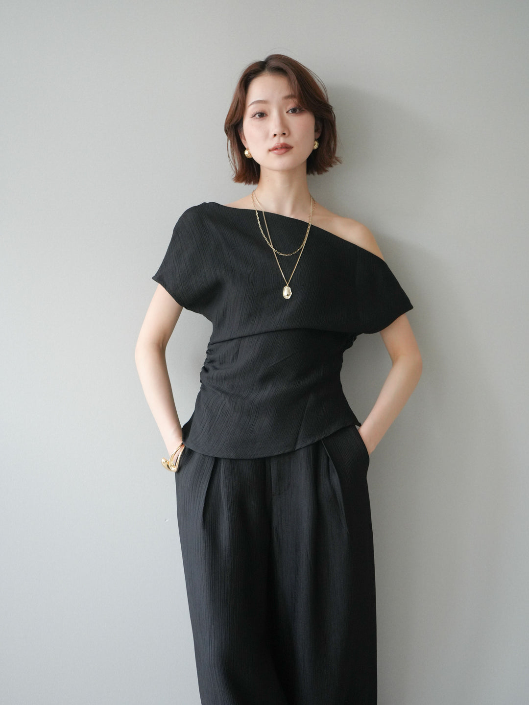 [予約]クレープアシンメトリーギャザートップス/black