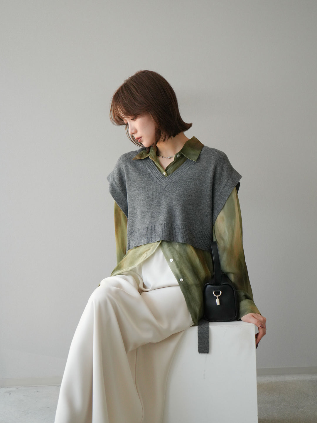 [予約]サイドリボンVネックショートニットベスト/チャコール