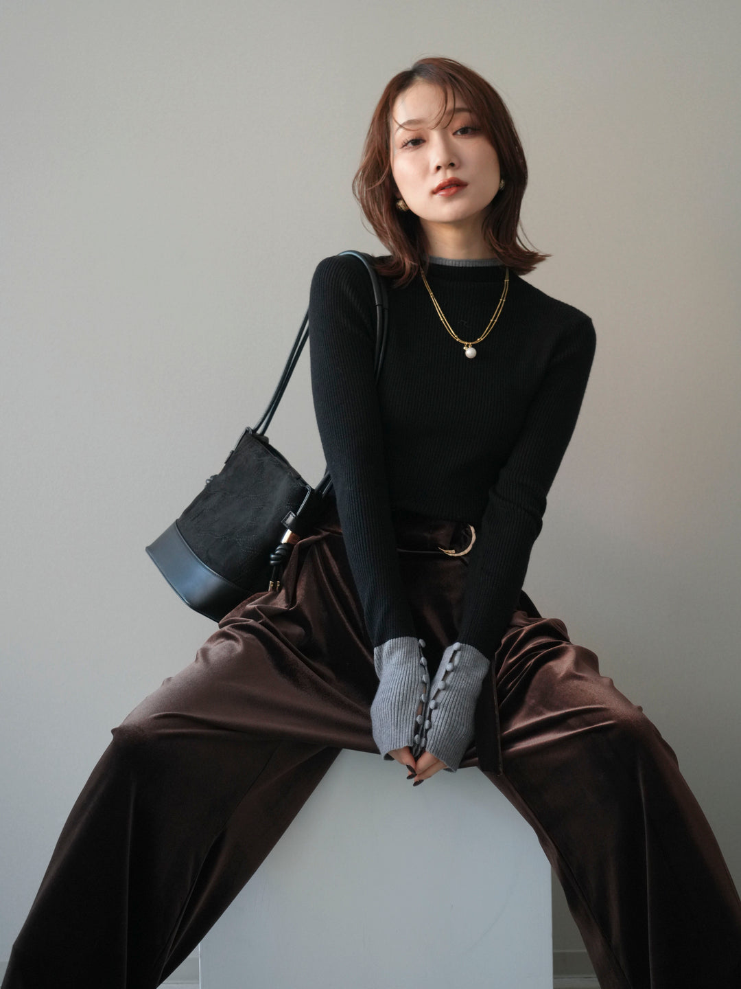 [予約]袖ボタンハイネック配色リブニットトップス/black