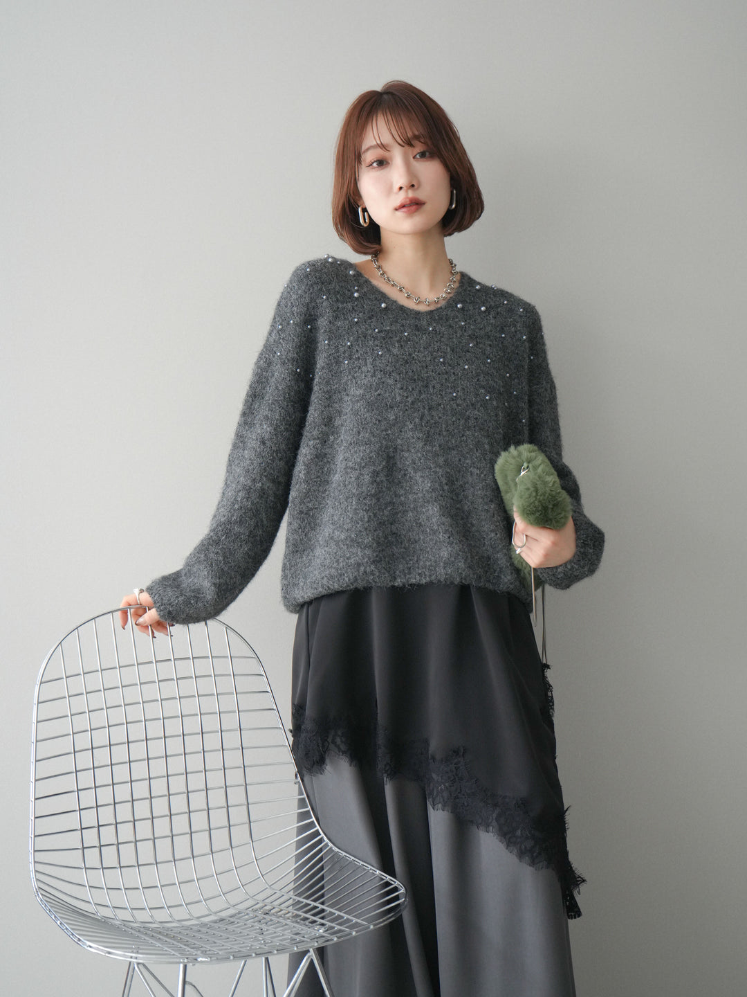 [SET]パール×ビジューVネックニットプルオーバー+アシンメトリーサテンレースキャミソール+テープベルトタックバギーパンツ(3set)