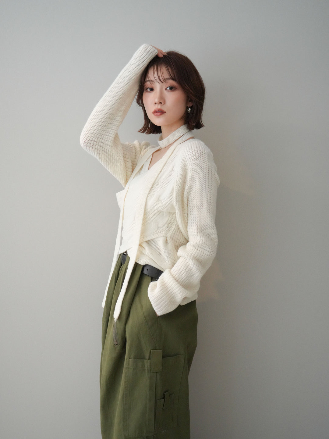 [予約]ケーブル編みクロスニットトップス/white