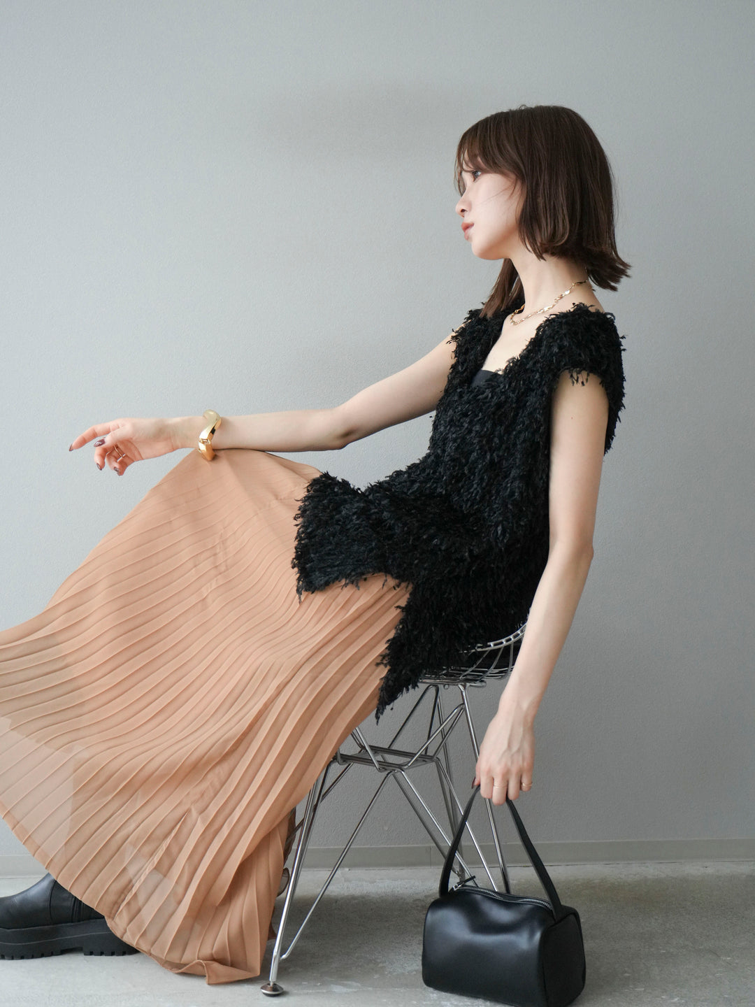 [予約]フェザーVネックベスト/ブラック