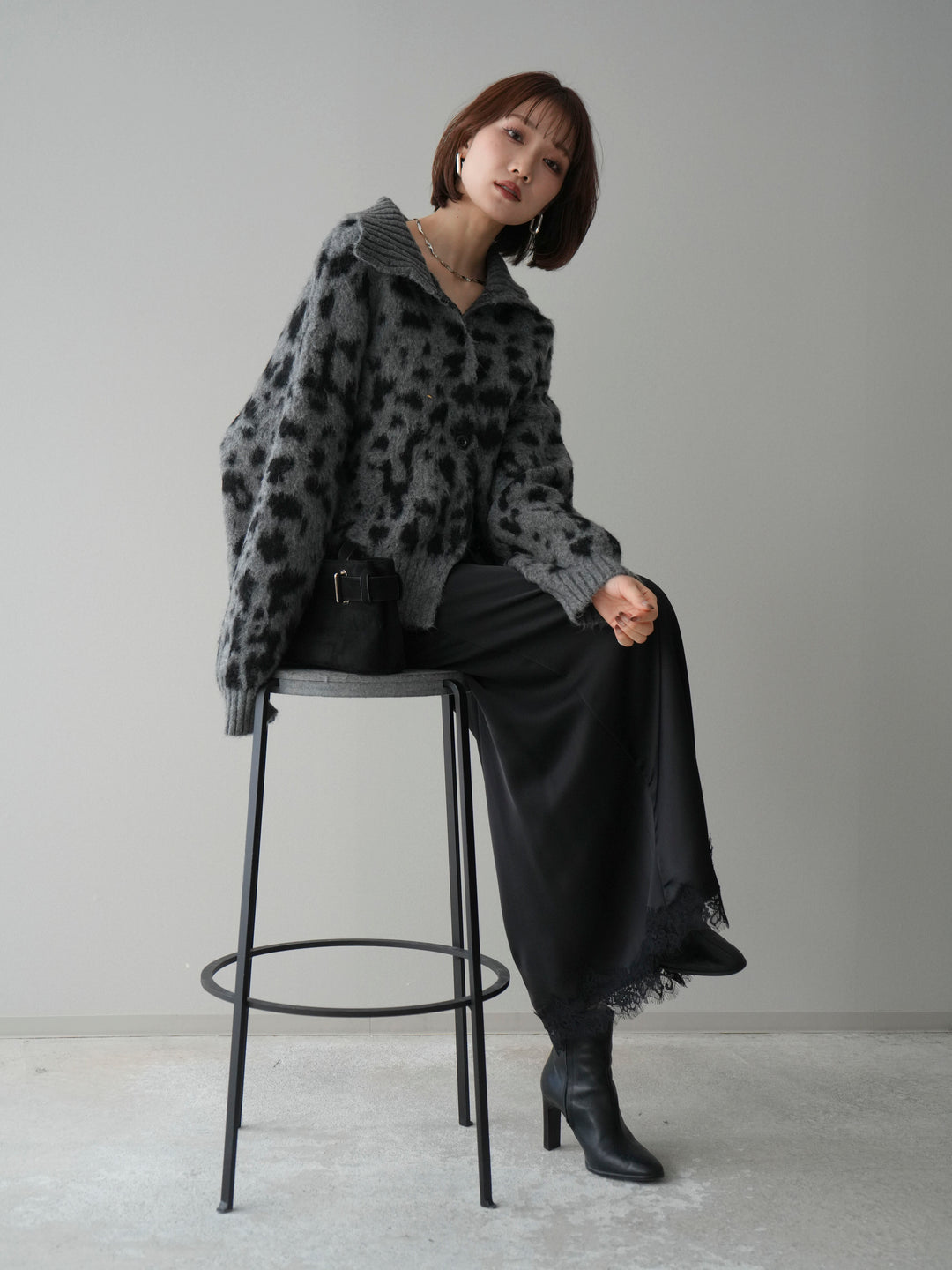 [予約]スタンドネックレオパード柄ニットカーディガン/gray