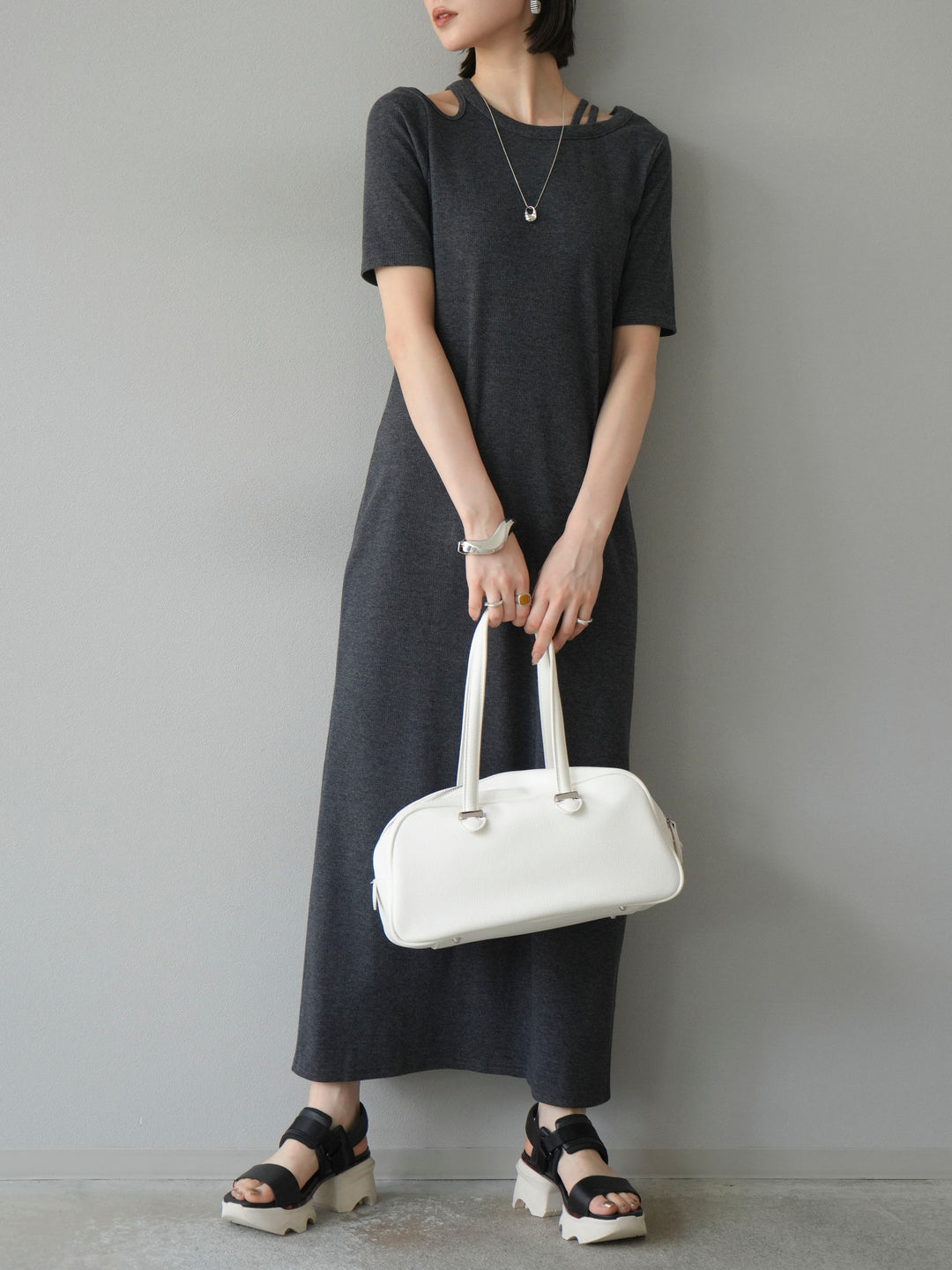 [予約]デザインネックカットリブワンピース/チャコール