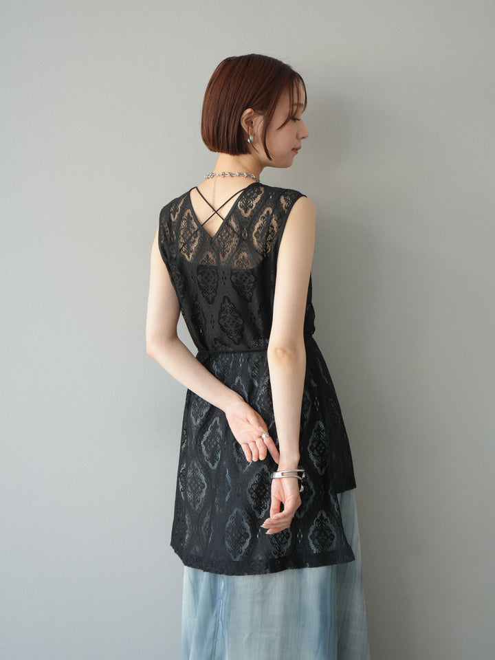 [SET] 緞面滾邊蕾絲無袖上衣 + nuance 透視喇叭裙 (2 套)