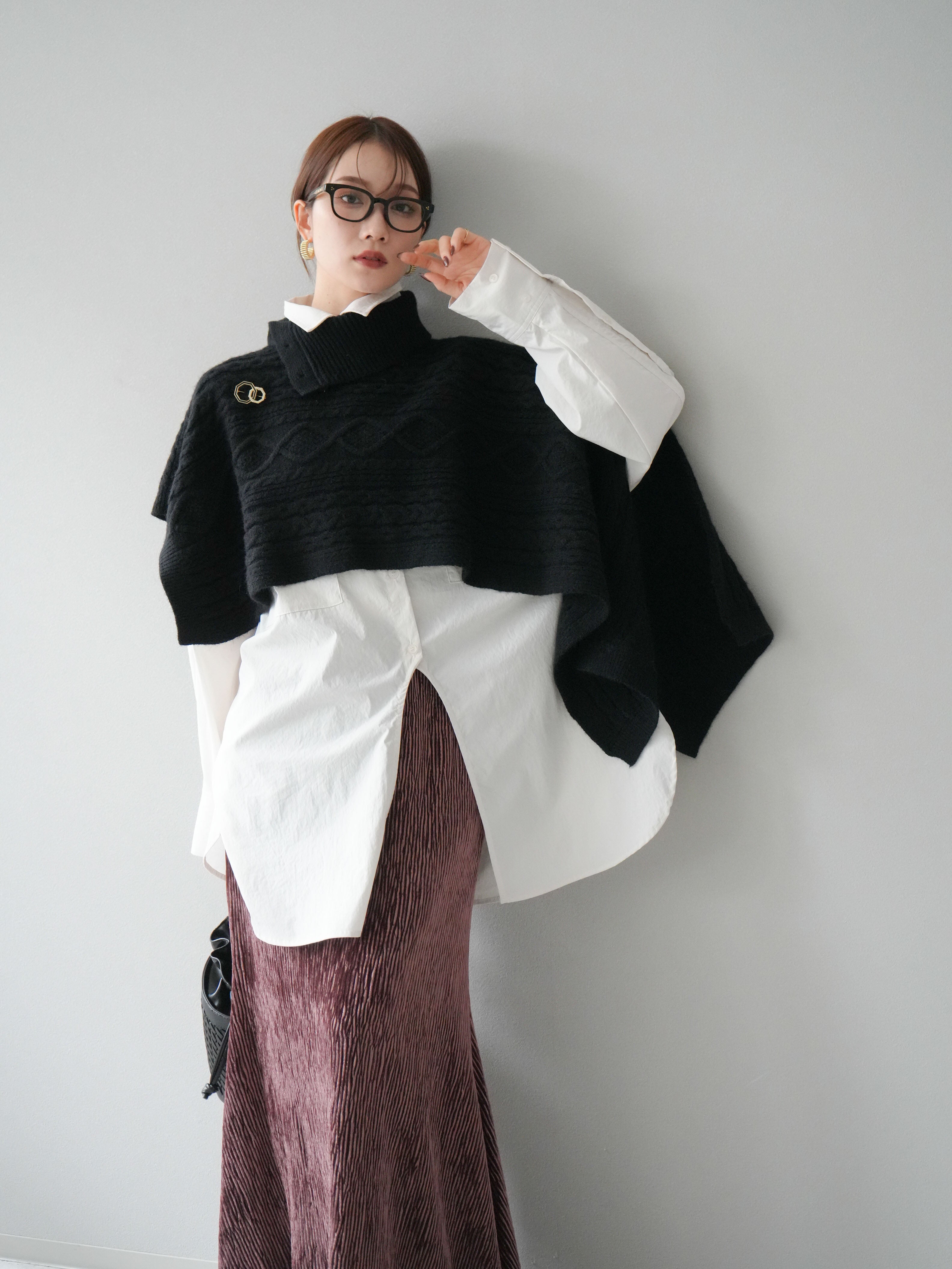 予約]ケーブル編みニットケープ/ブラック – Lumier