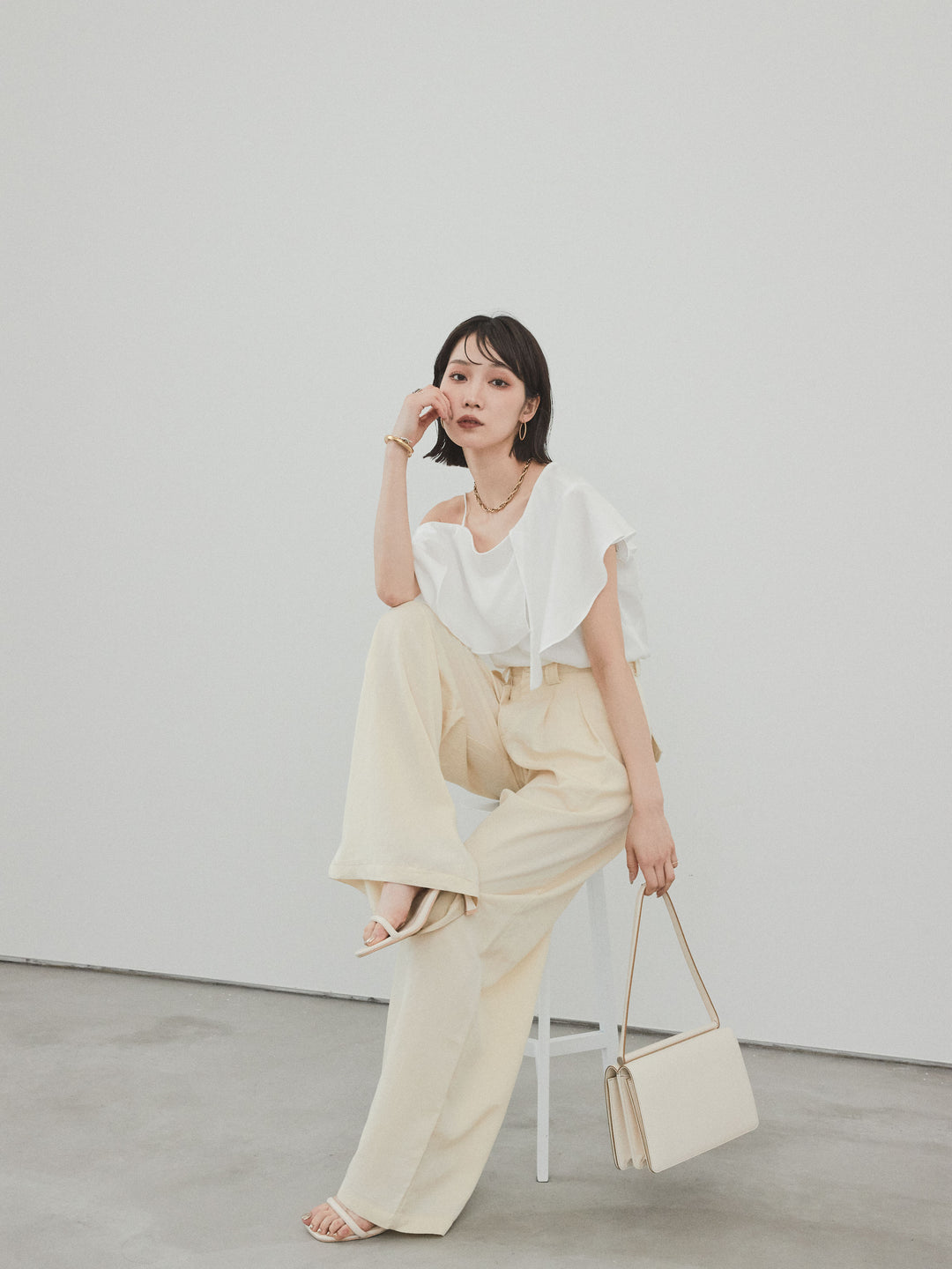 [SET]ワンショルラッフルブラウス+リネンタッチタックワイドパンツ (2set)