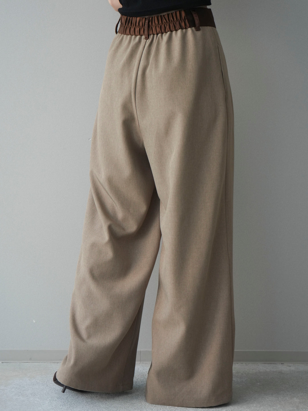 [予約]サテンベルトタックワイドパンツ/beige