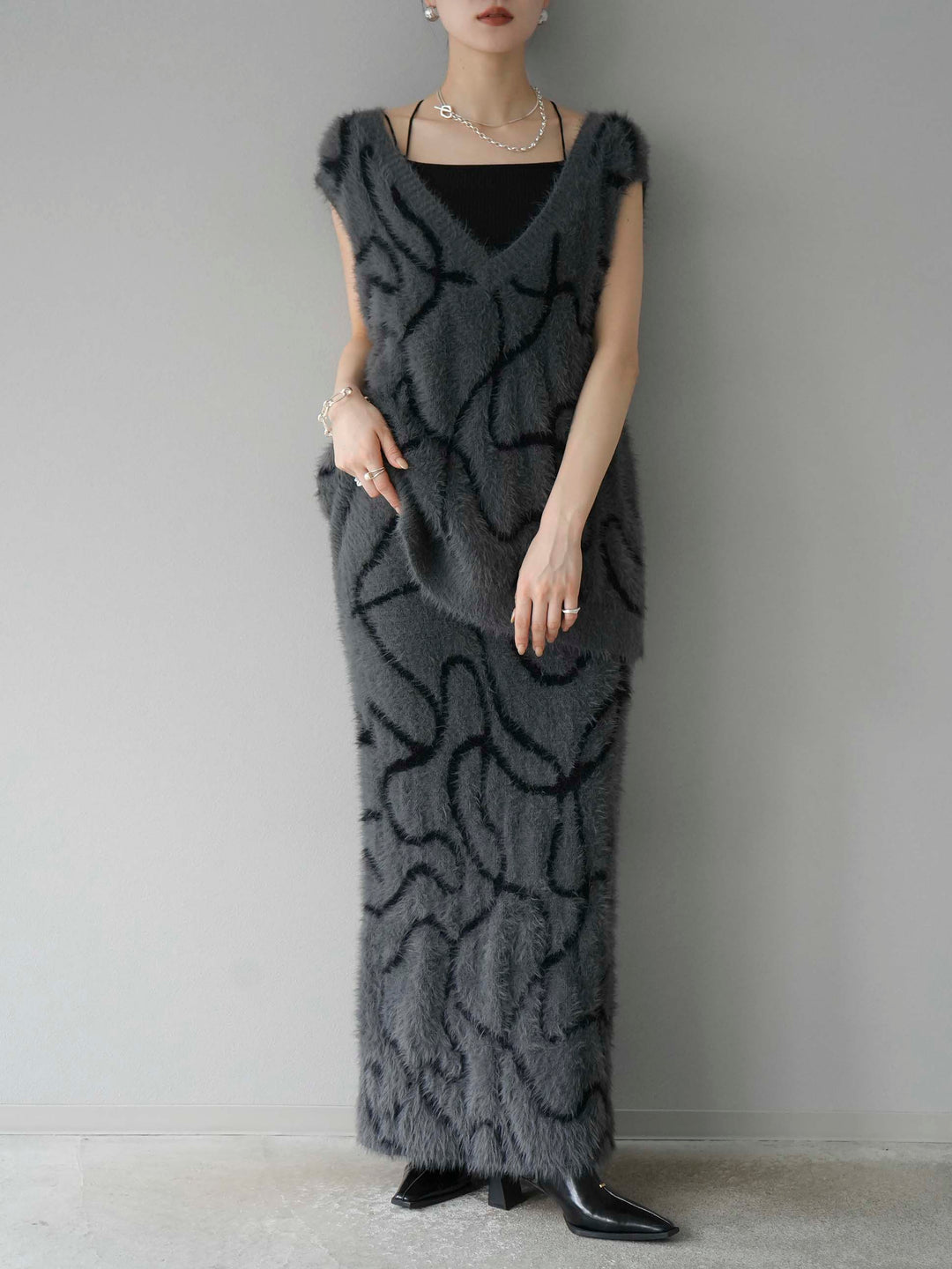 [SET] 線狀毛絨針織背心 + 線狀毛絨針織裙 (2套)