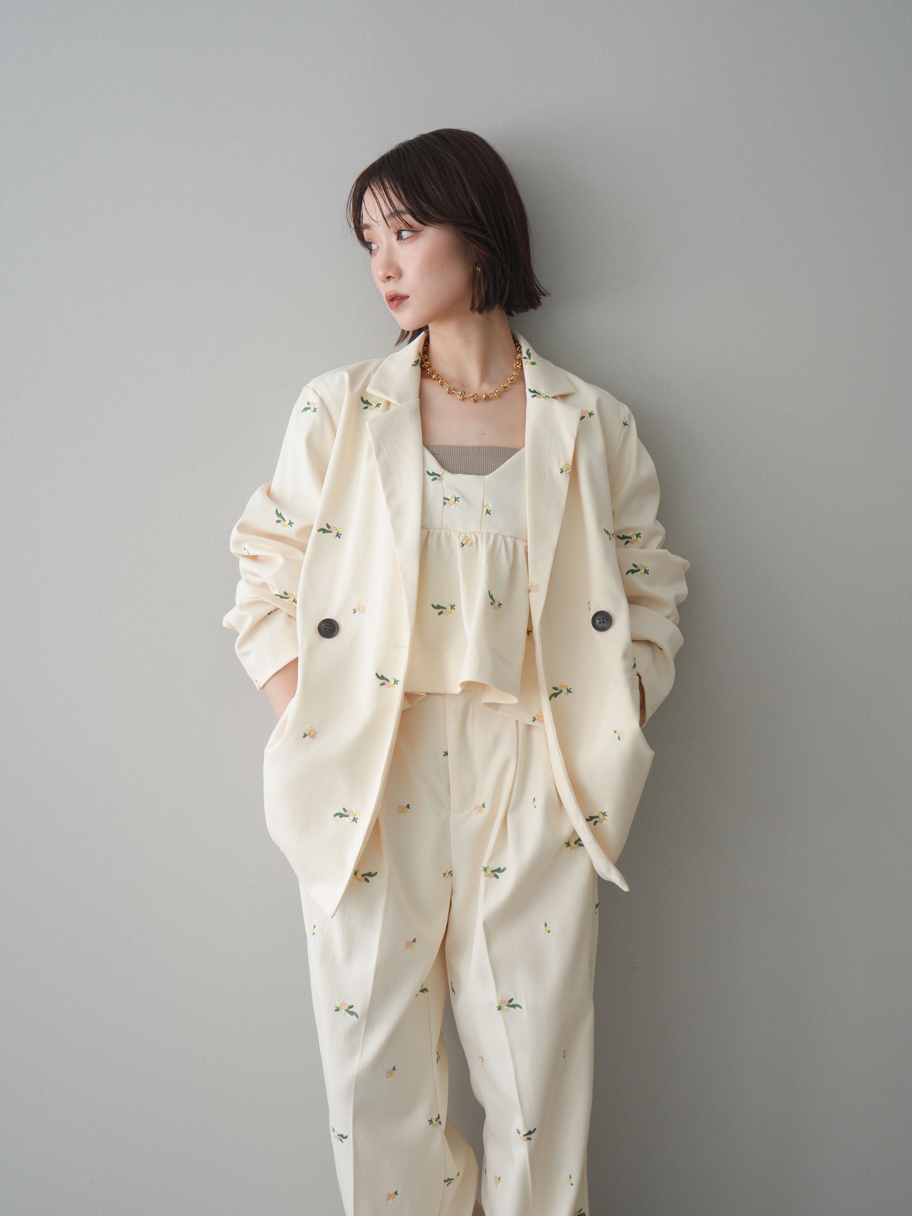予約]フラワー刺繍テーラードジャケット/ivory – Lumier