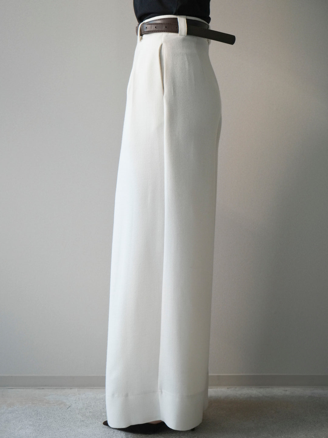 [予約]ウールタッチベルト付ワイドパンツ/offwhite