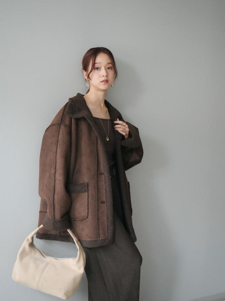 [SET]スタンドネックフェイクムートンミディアムコート+カップ付きバッククロスキャミソール+アニマル柄ベルト付きウールタッチワイドパンツ(3set)