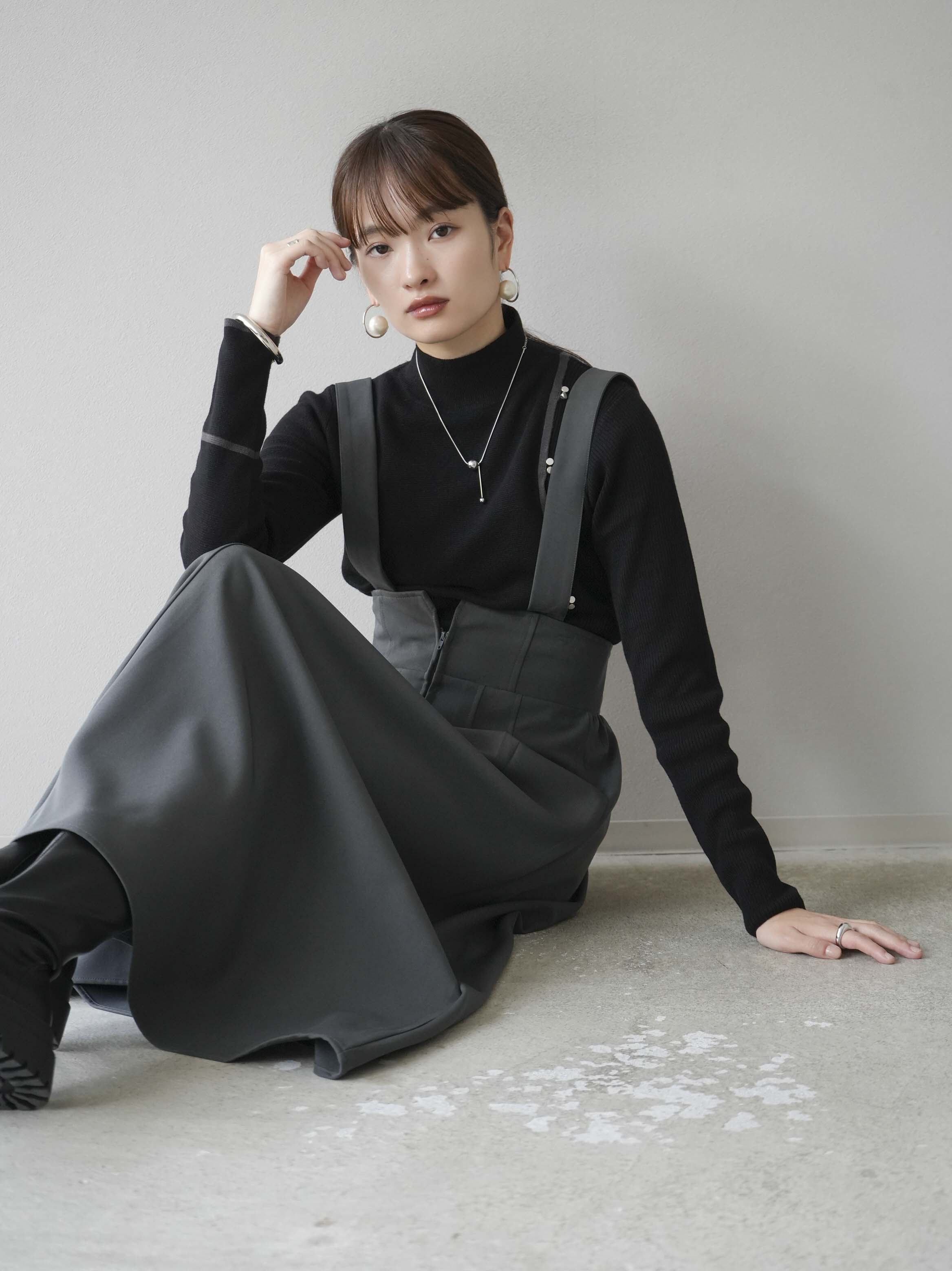 予約]ボトルネック配色デザインボタンニットトップス/ブラック – Lumier